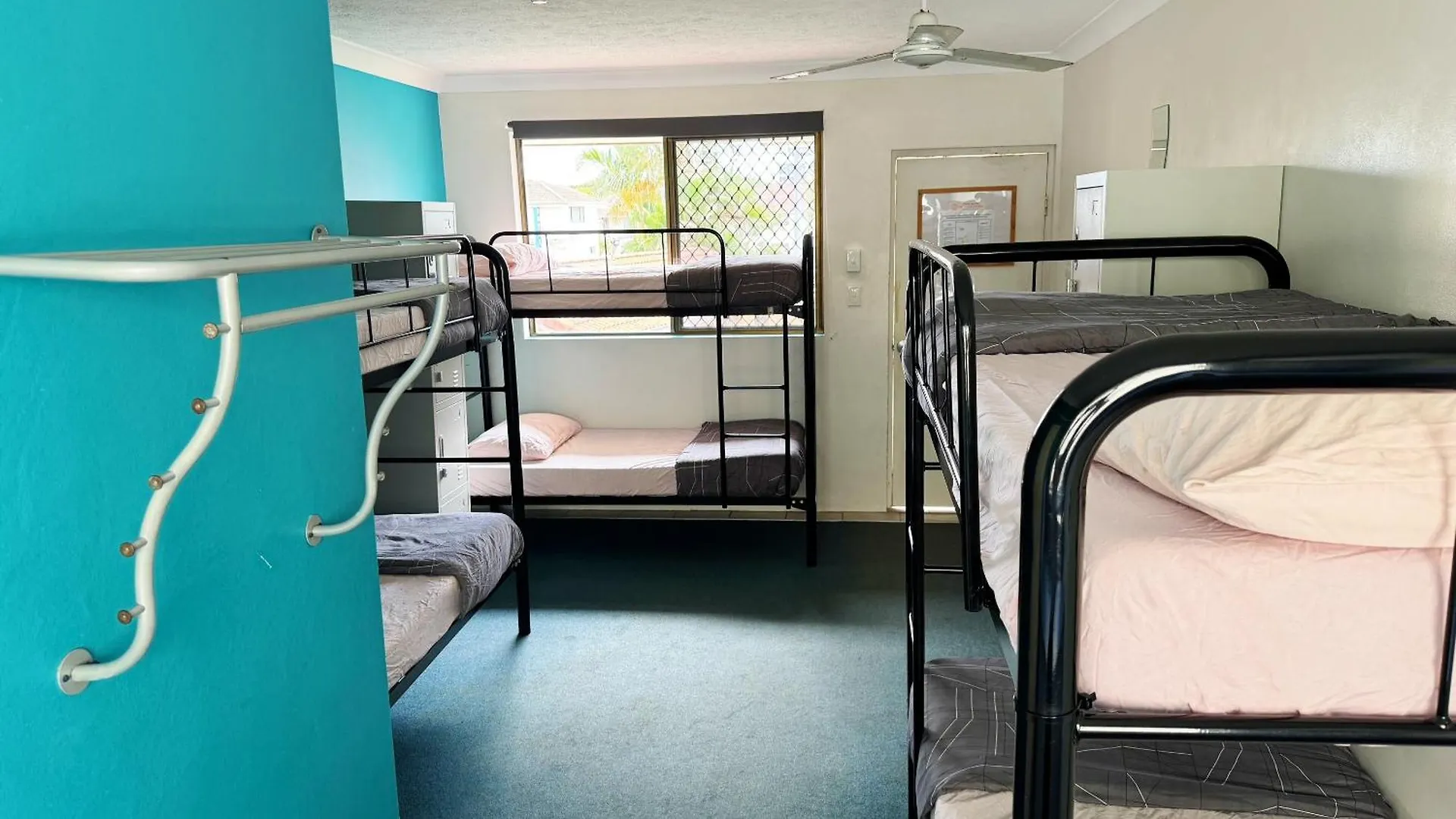 Maxmee Backpackers