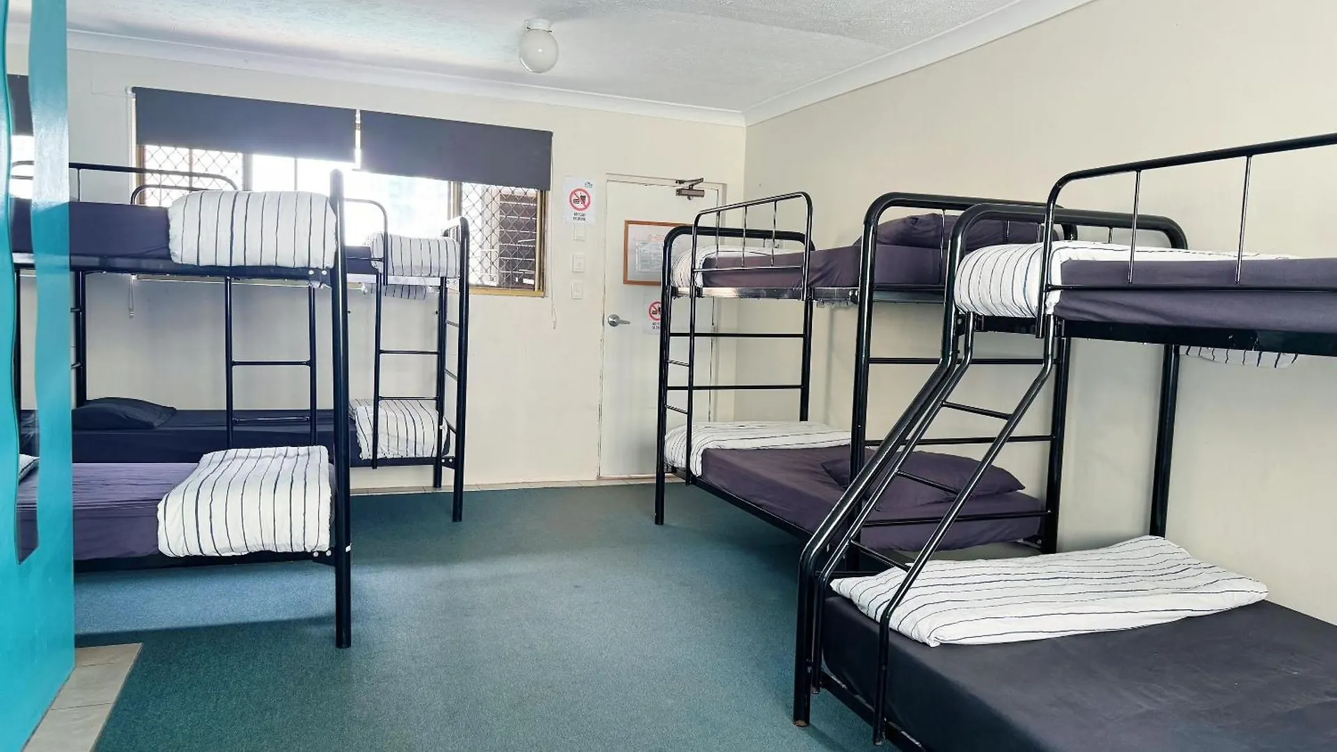 אכסניה Maxmee Backpackers