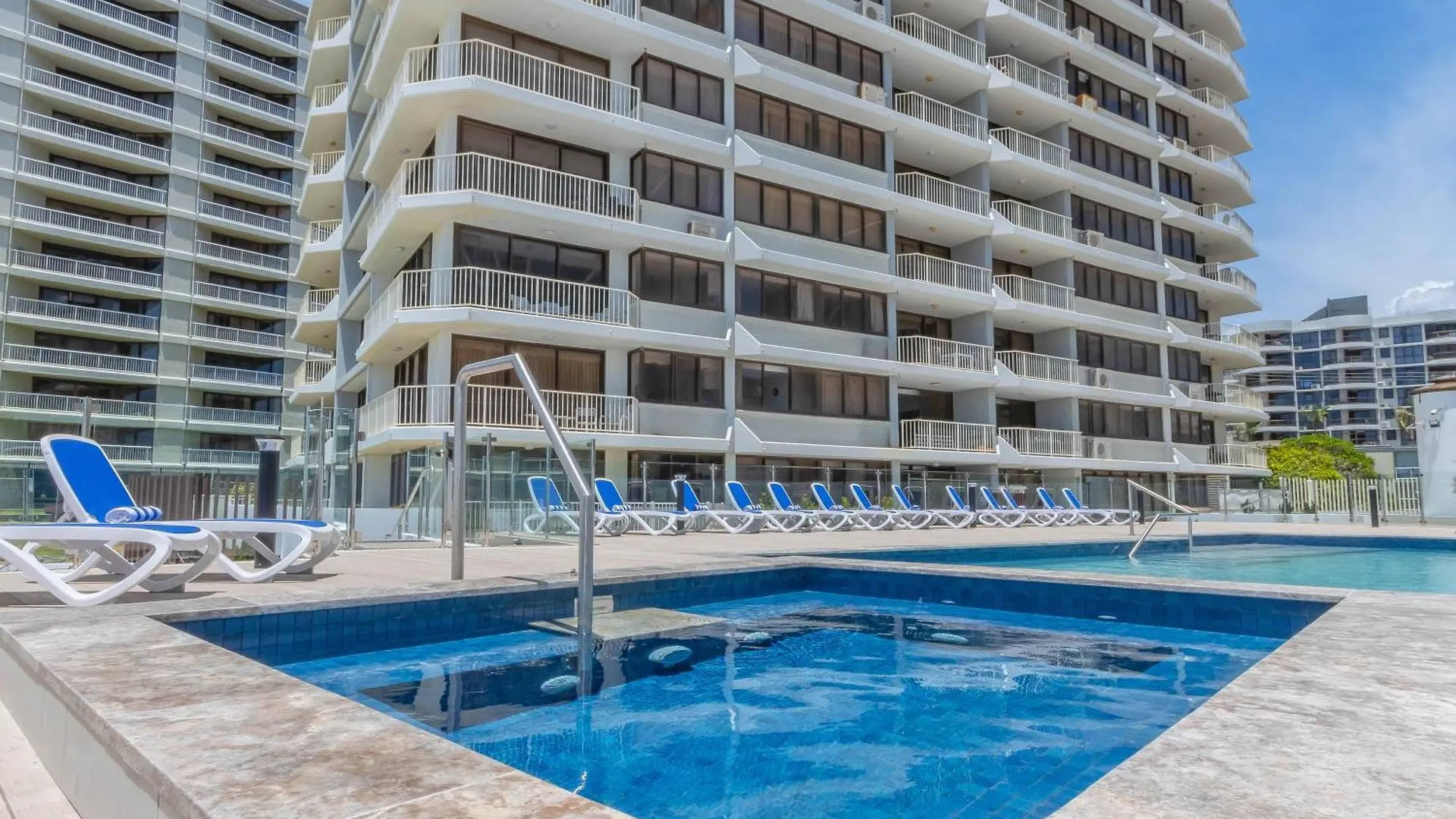 Breakers North Absolute Beachfront - Official Aparthotel 4*