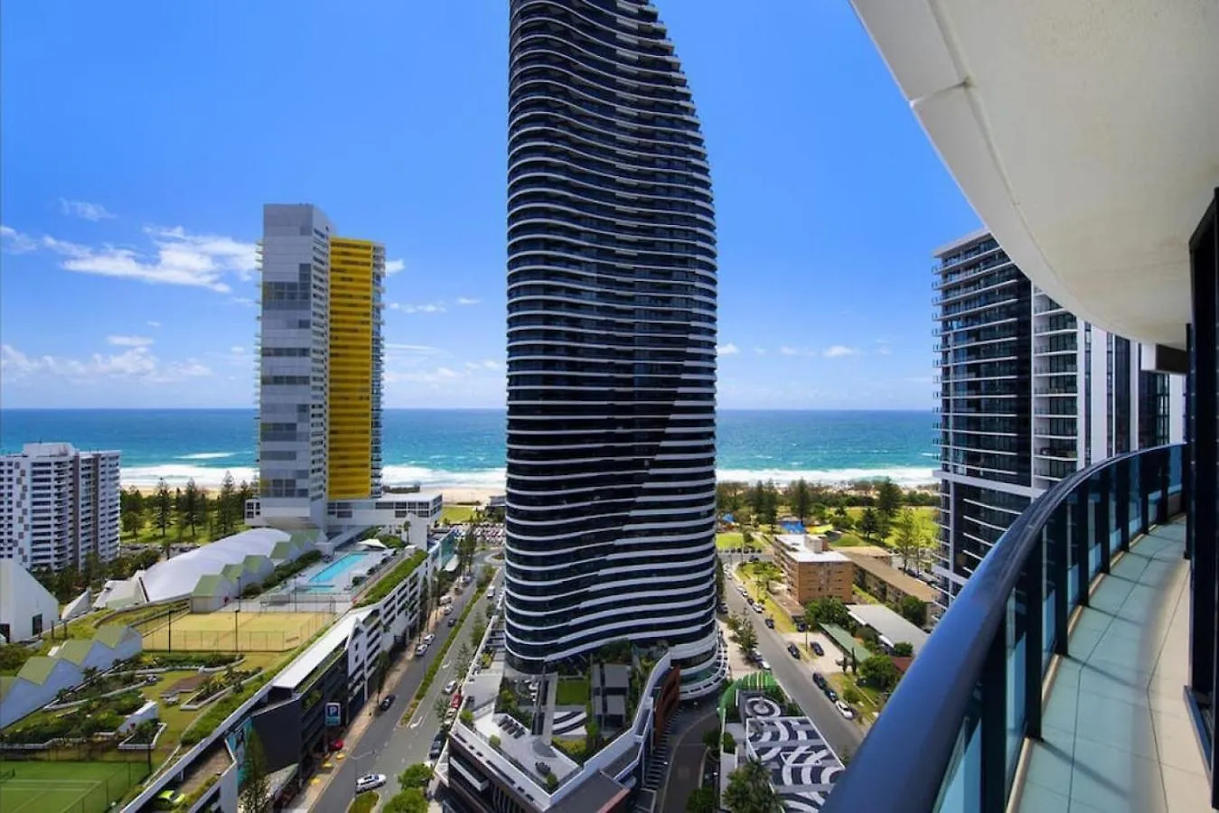 Stylish 21st Floor Oracle Tower 2 Ocean Views Free Parking Apartment Gold Coast