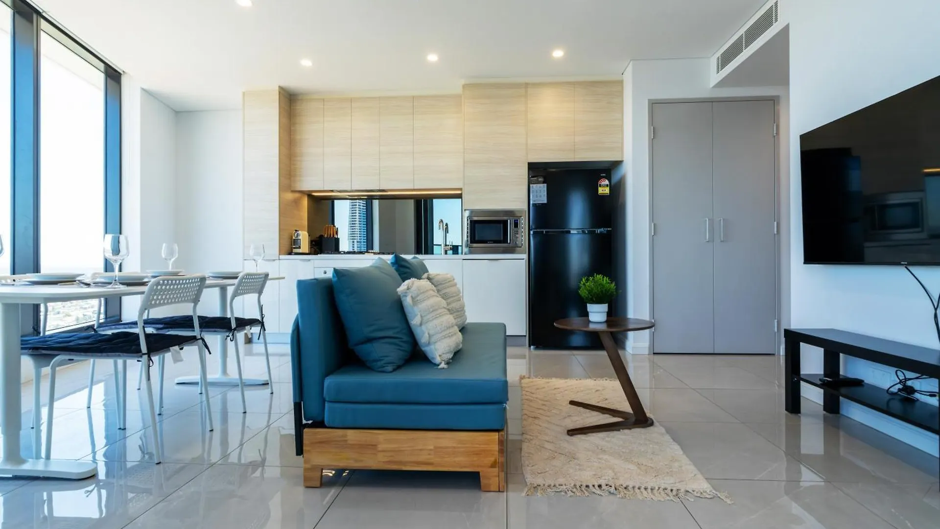 In The Heart Of Surfers Paradise Oceanview Cozy 1b 34f