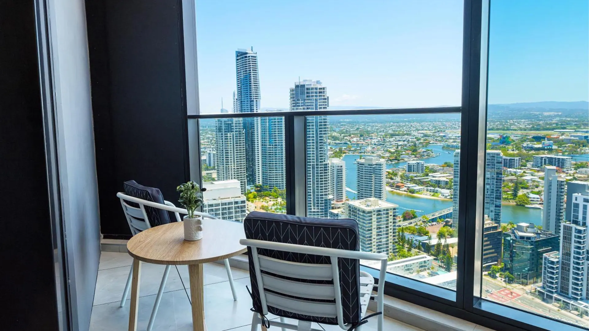 Apartment In The Heart Of Surfers Paradise Oceanview Cozy 1b 34f Gold Coast
