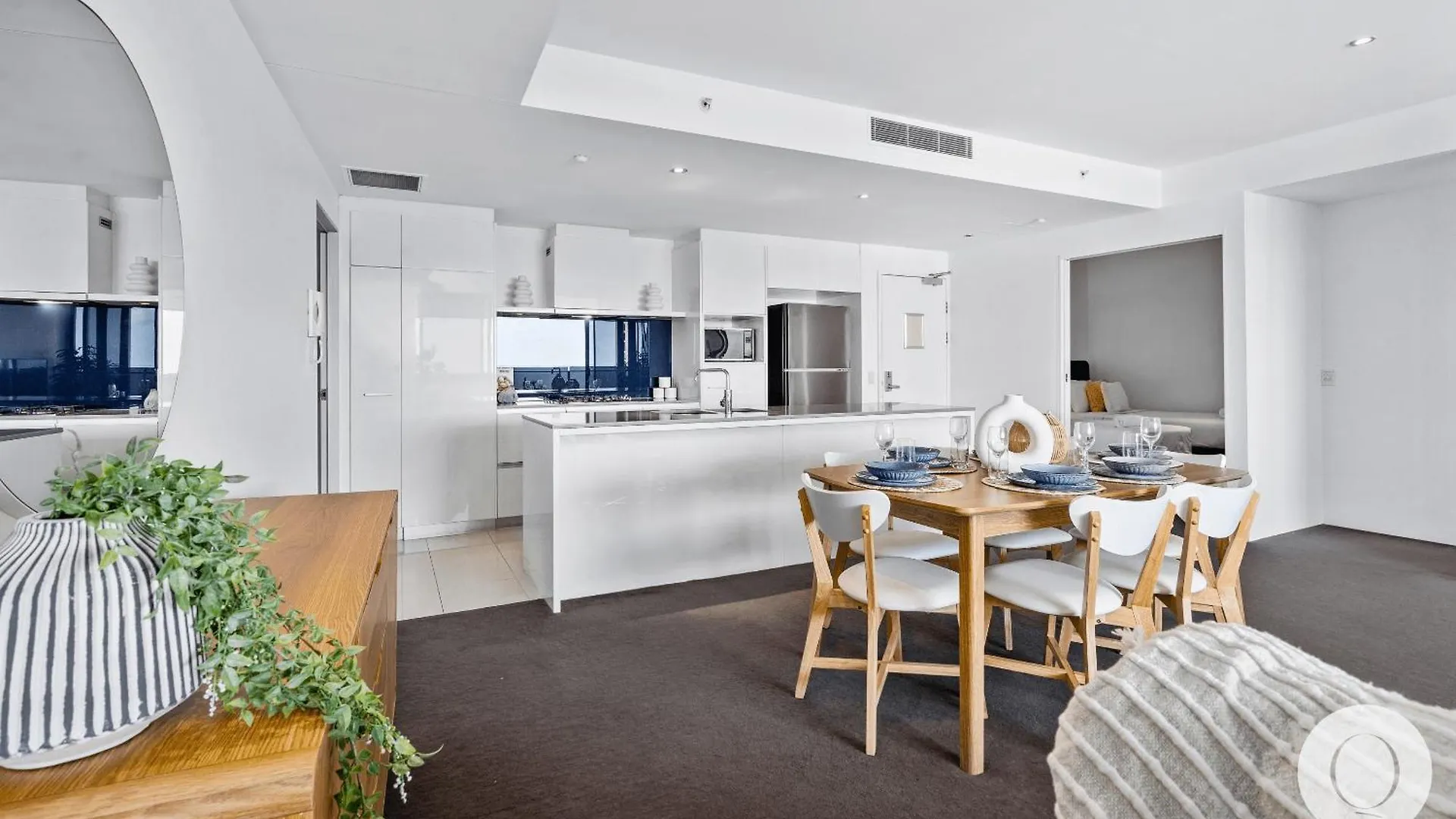 Spectacular Family Kids Free 3 Bedroom Ocean At Circle On Cavill - Q Apartment