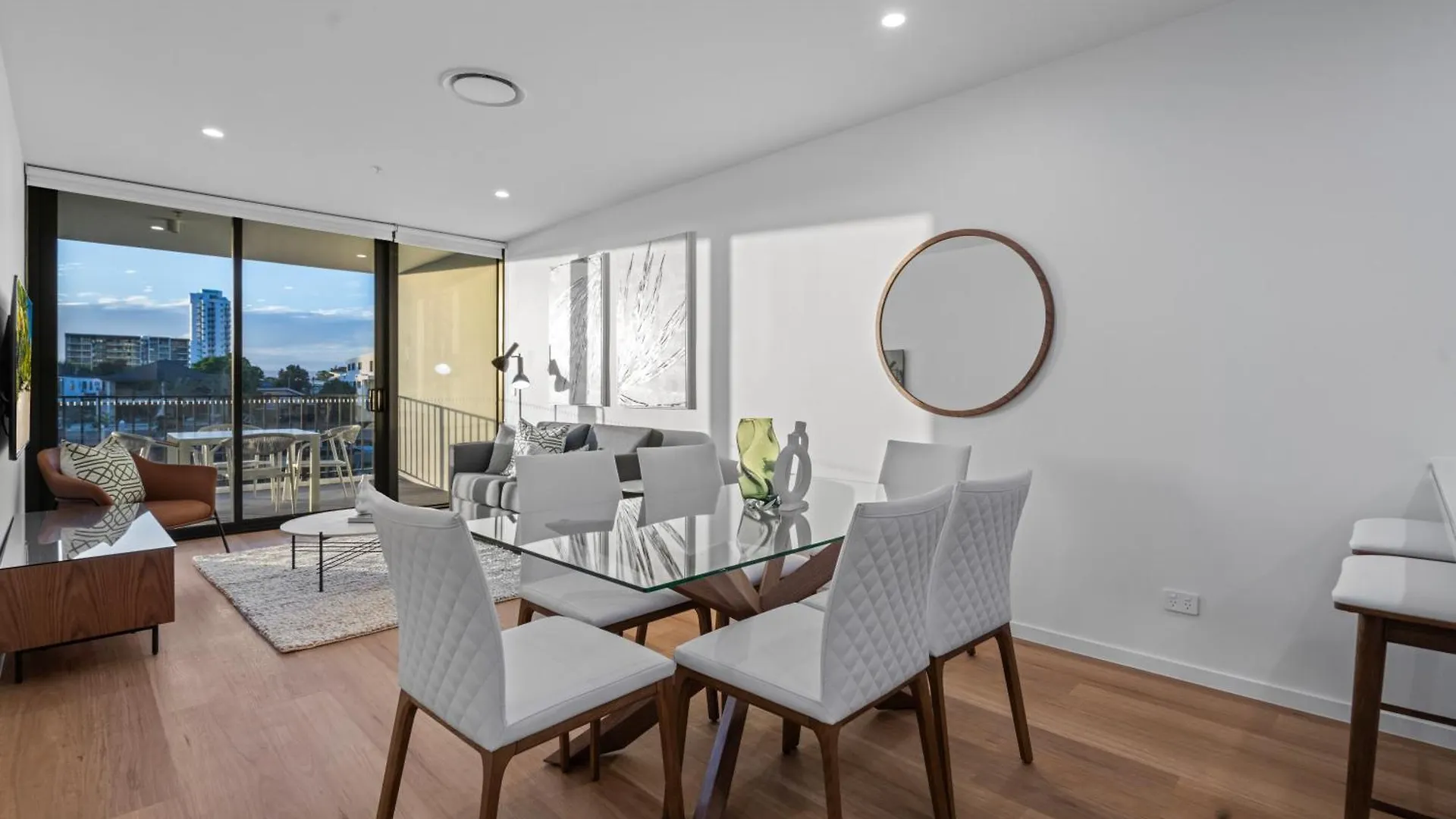 The Riverview - Brand New Modern 2br With King Bed, Parking & Pool Gold Coast