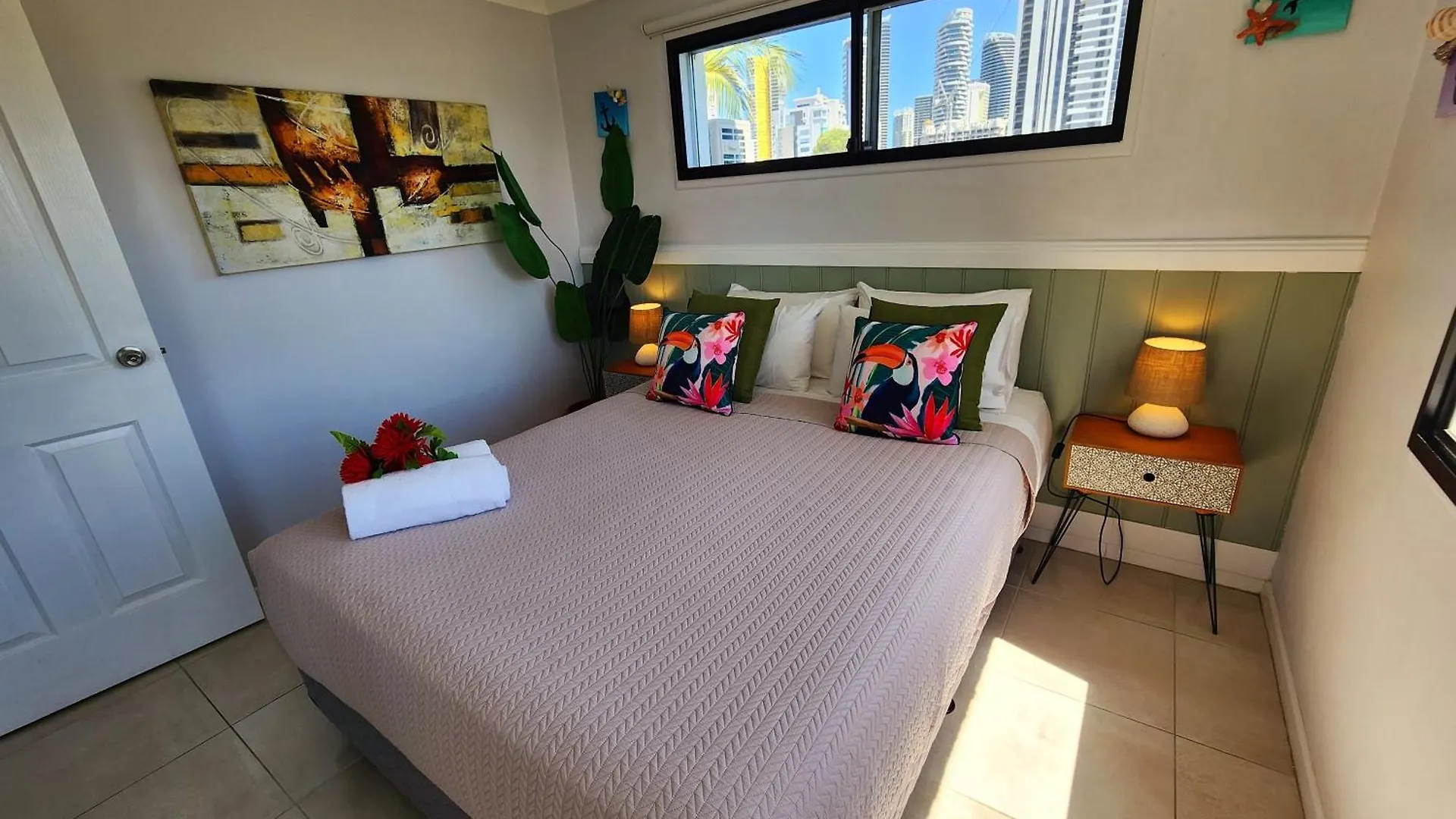 Broadbeach, Stylish Close To Everything