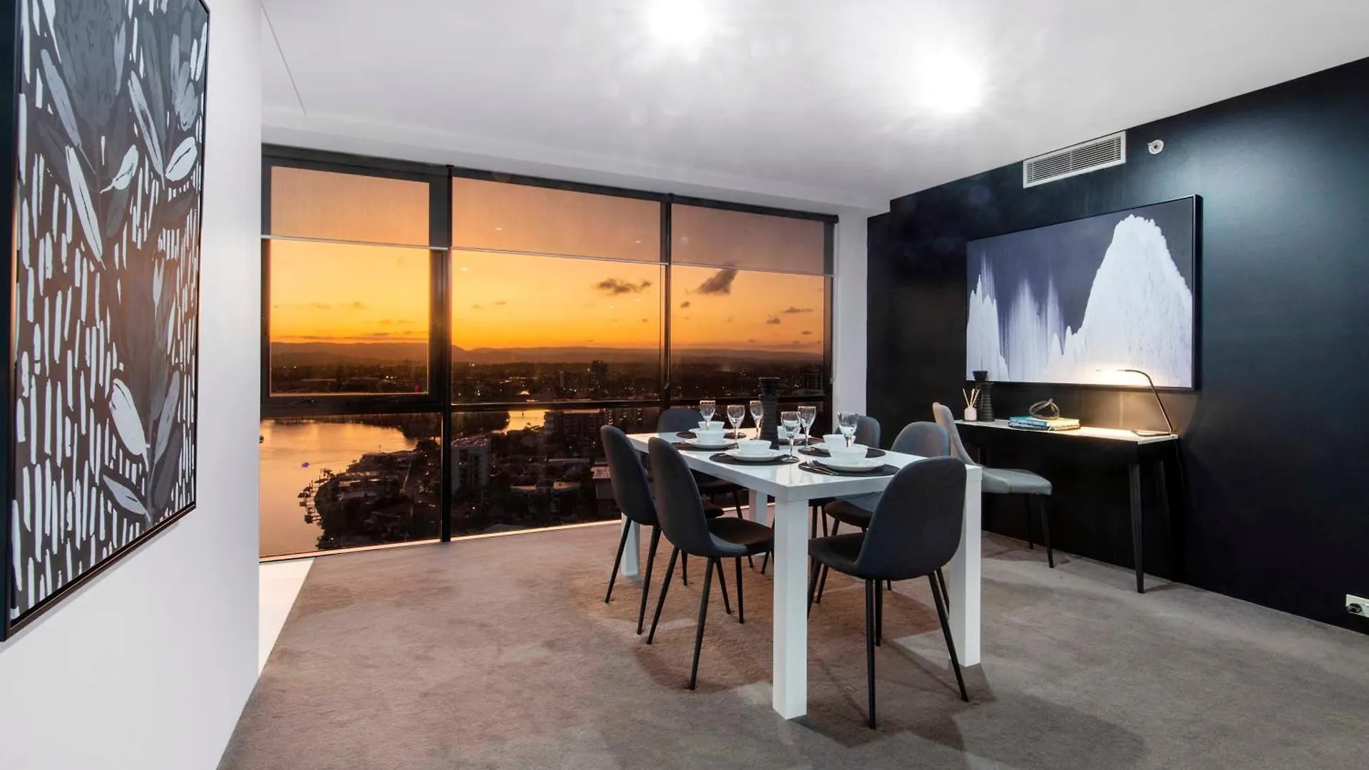 Ocean View With Balcony - Circle On Cavill - Location! - Self Contained & Privately Managed Apartment