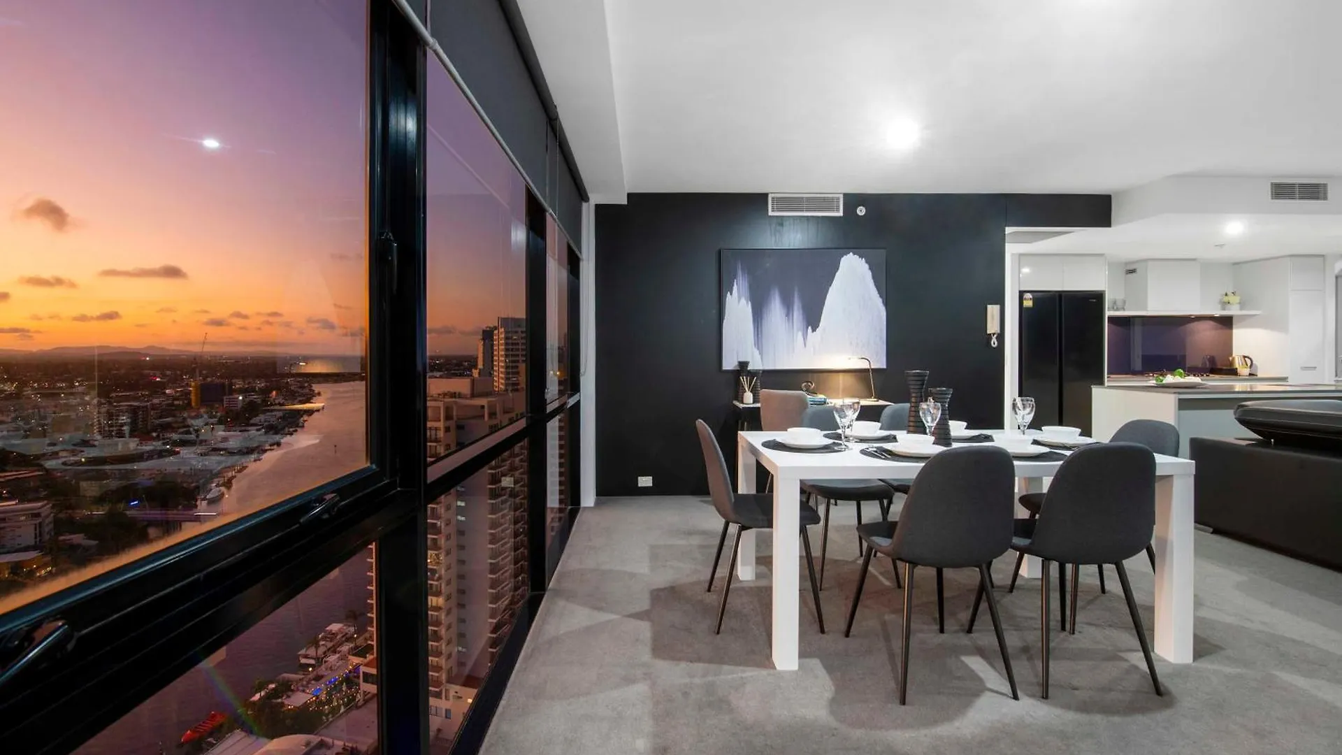 Ocean View With Balcony - Circle On Cavill - Location! - Self Contained & Privately Managed *