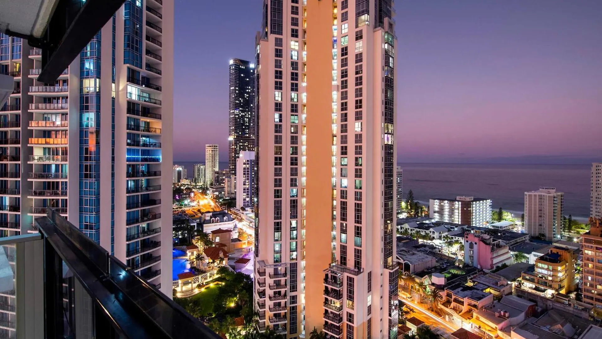 Apartment Ocean View With Balcony - Circle On Cavill - Location! - Self Contained & Privately Managed Gold Coast