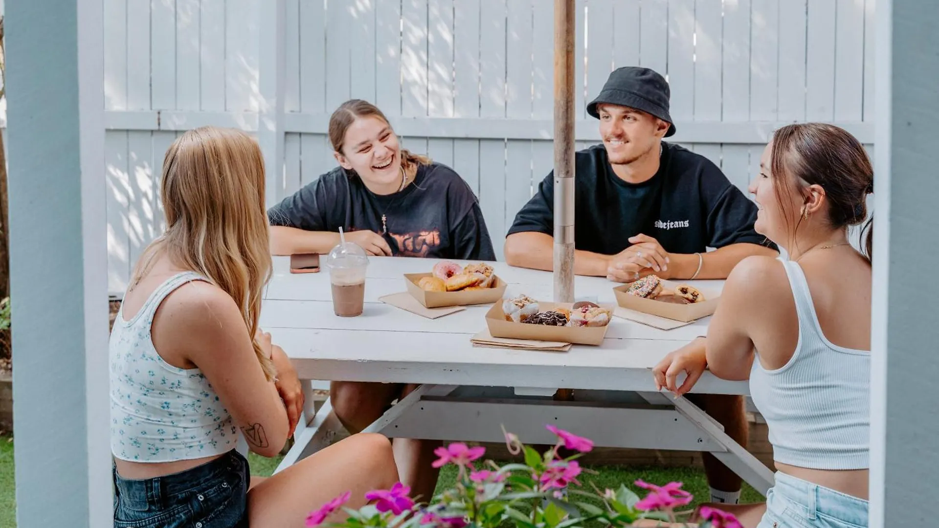 Surf Boutique Backpackers - Free Breakfast * Gold Coast