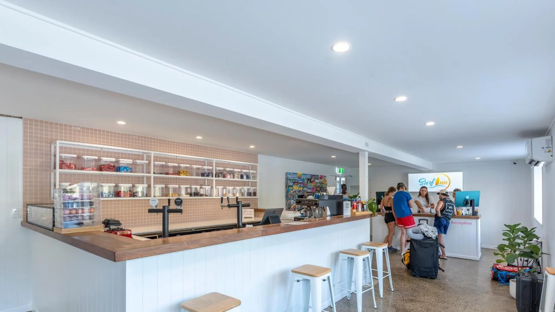 Hostel Surf Boutique Backpackers - Free Breakfast