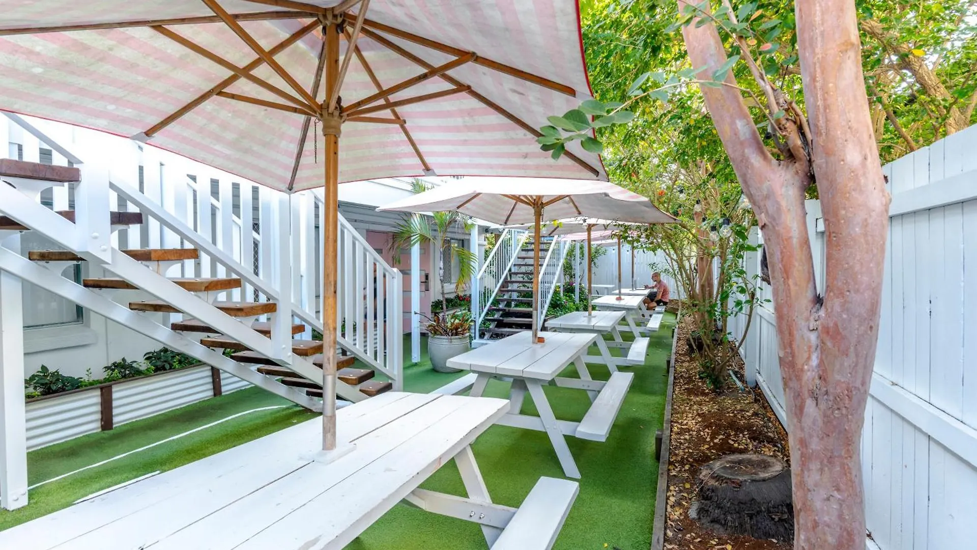 Hostel Surf Boutique Backpackers - Free Breakfast Gold Coast