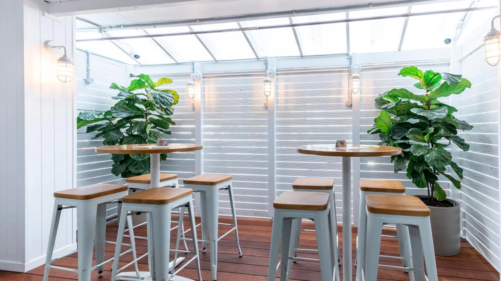 Hostel Surf Boutique Backpackers - Free Breakfast Gold Coast
