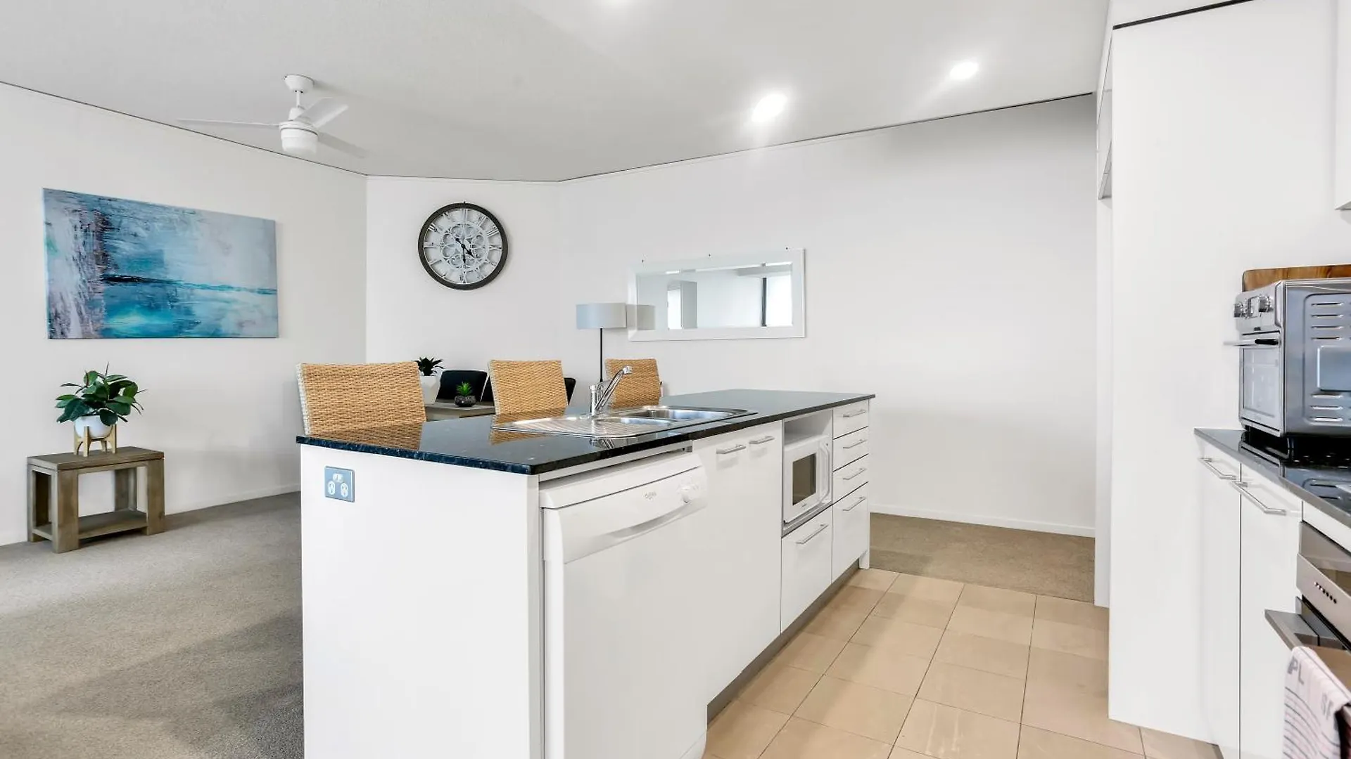 Stunning 2br2b Spectacular Ocean Views Gold Coast