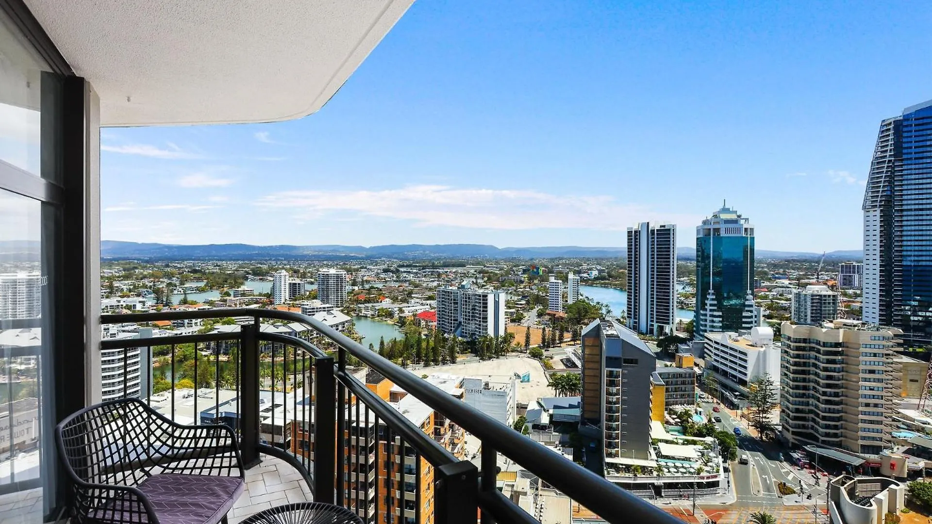 1 Bedroom And 1 Living Family Apartment *