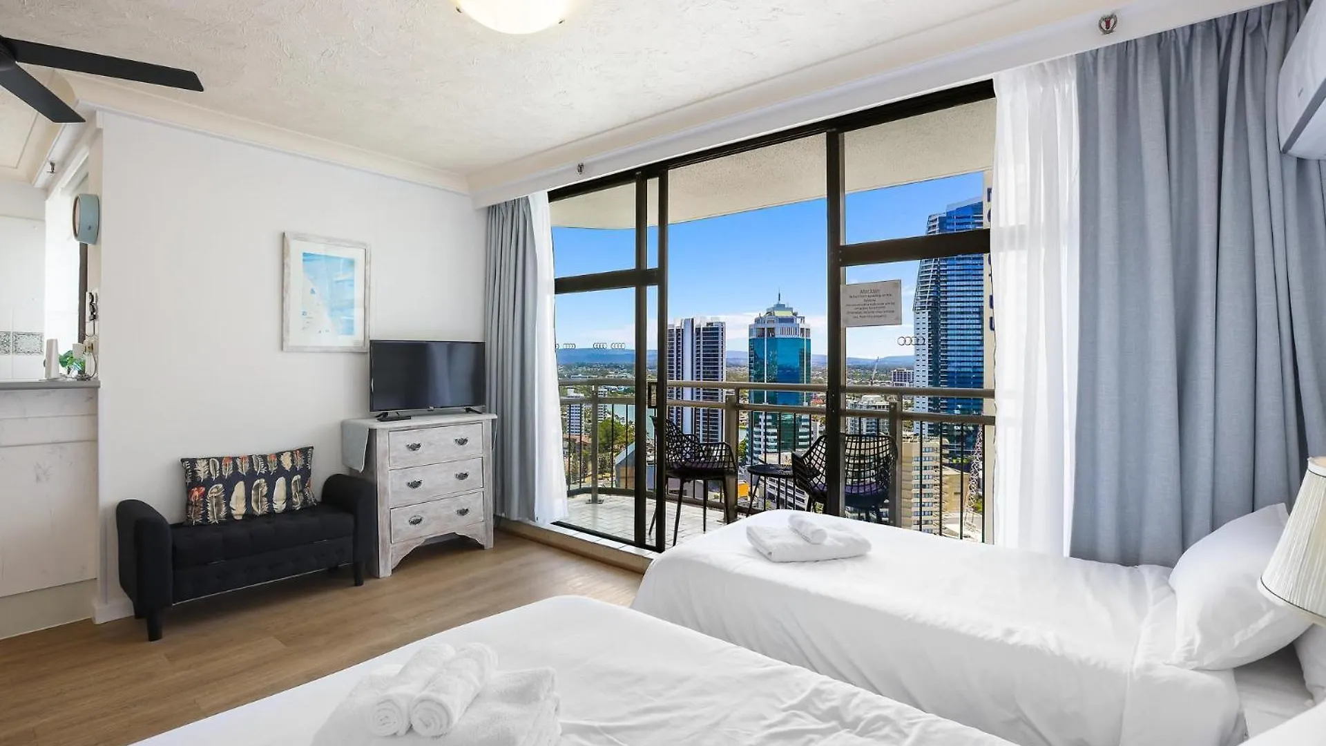 1 Bedroom And 1 Living Family Gold Coast