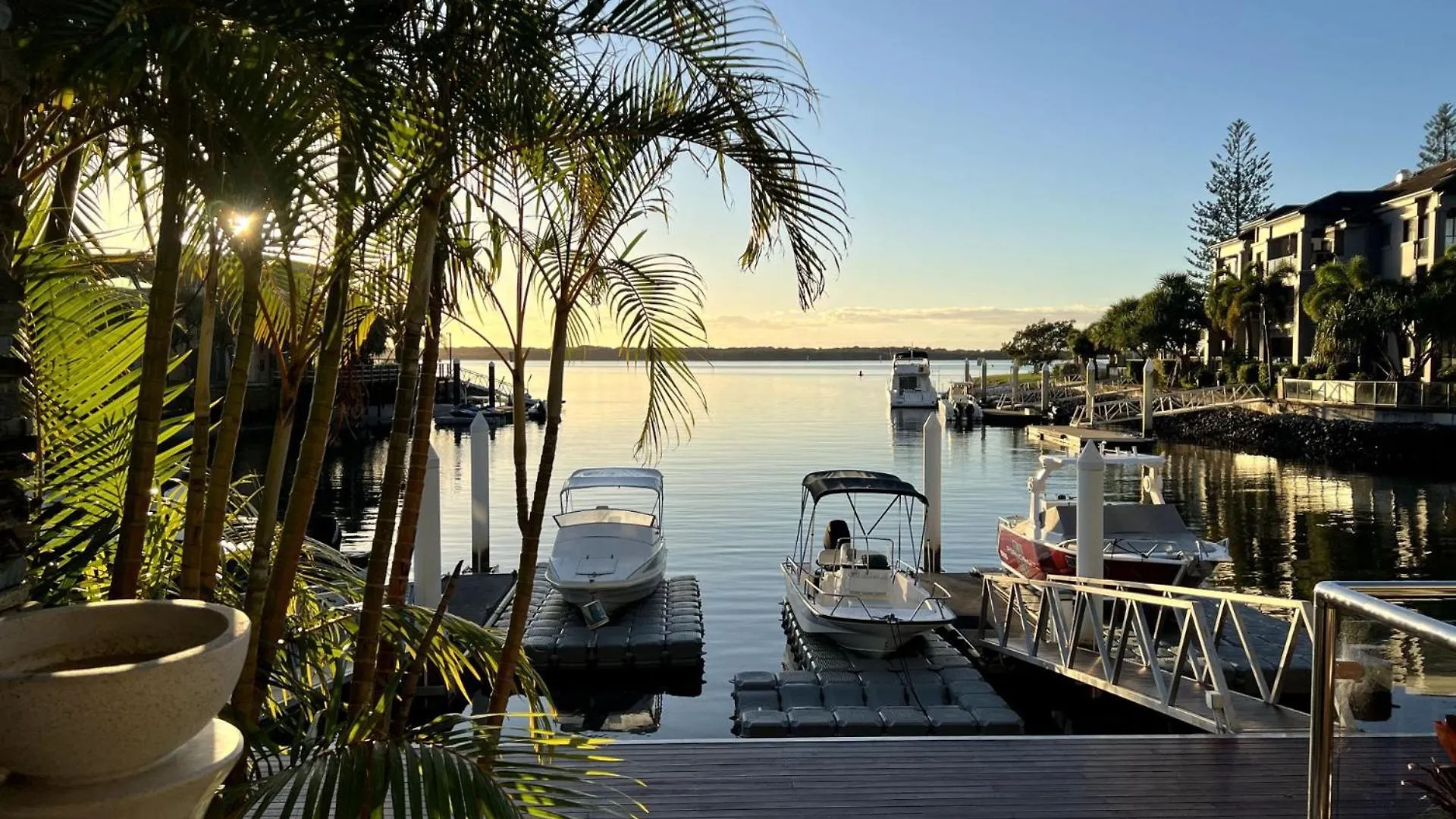 Waterfront Oasis In Runaway Bay - Coasthm Apartment Gold Coast