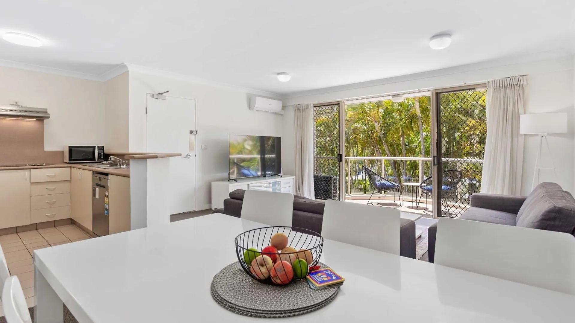 Santa Monica - Hosted By Burleigh Letting * Gold Coast