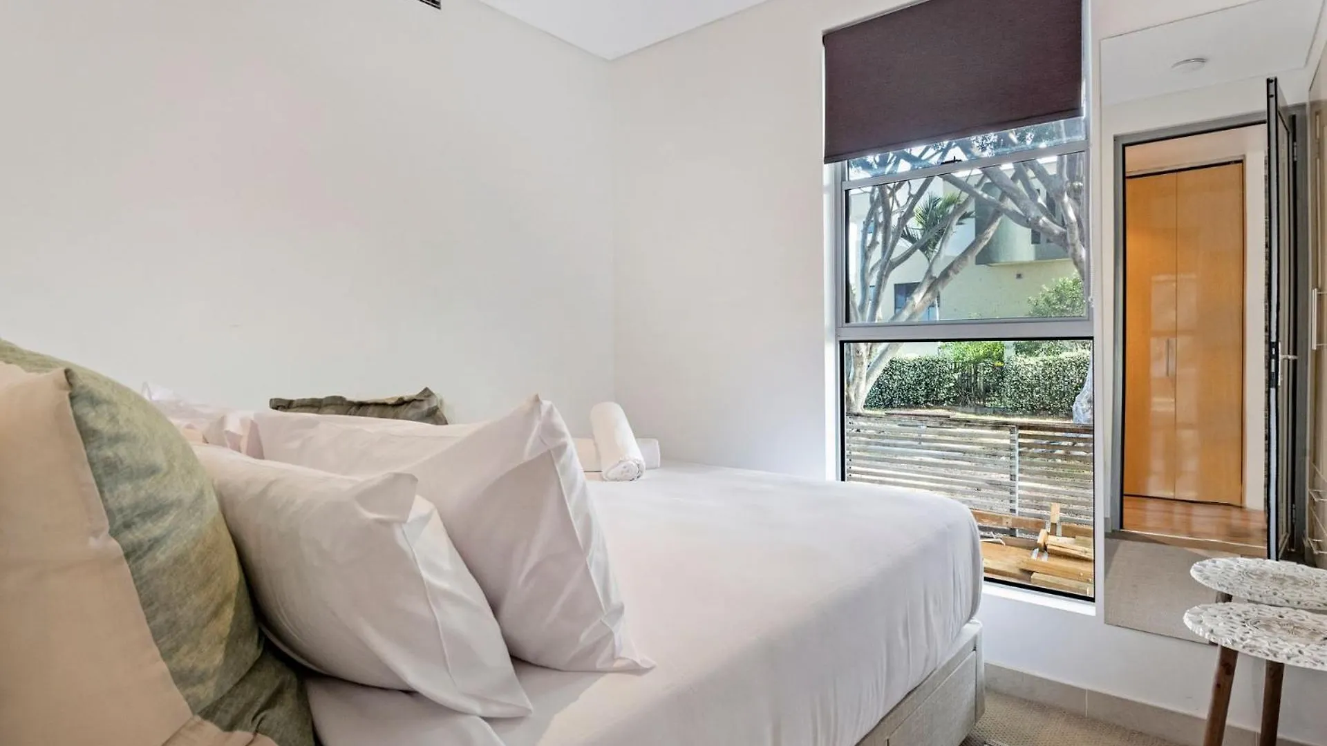 Apartment Waterfront Oasis In Runaway Bay - Coasthm *