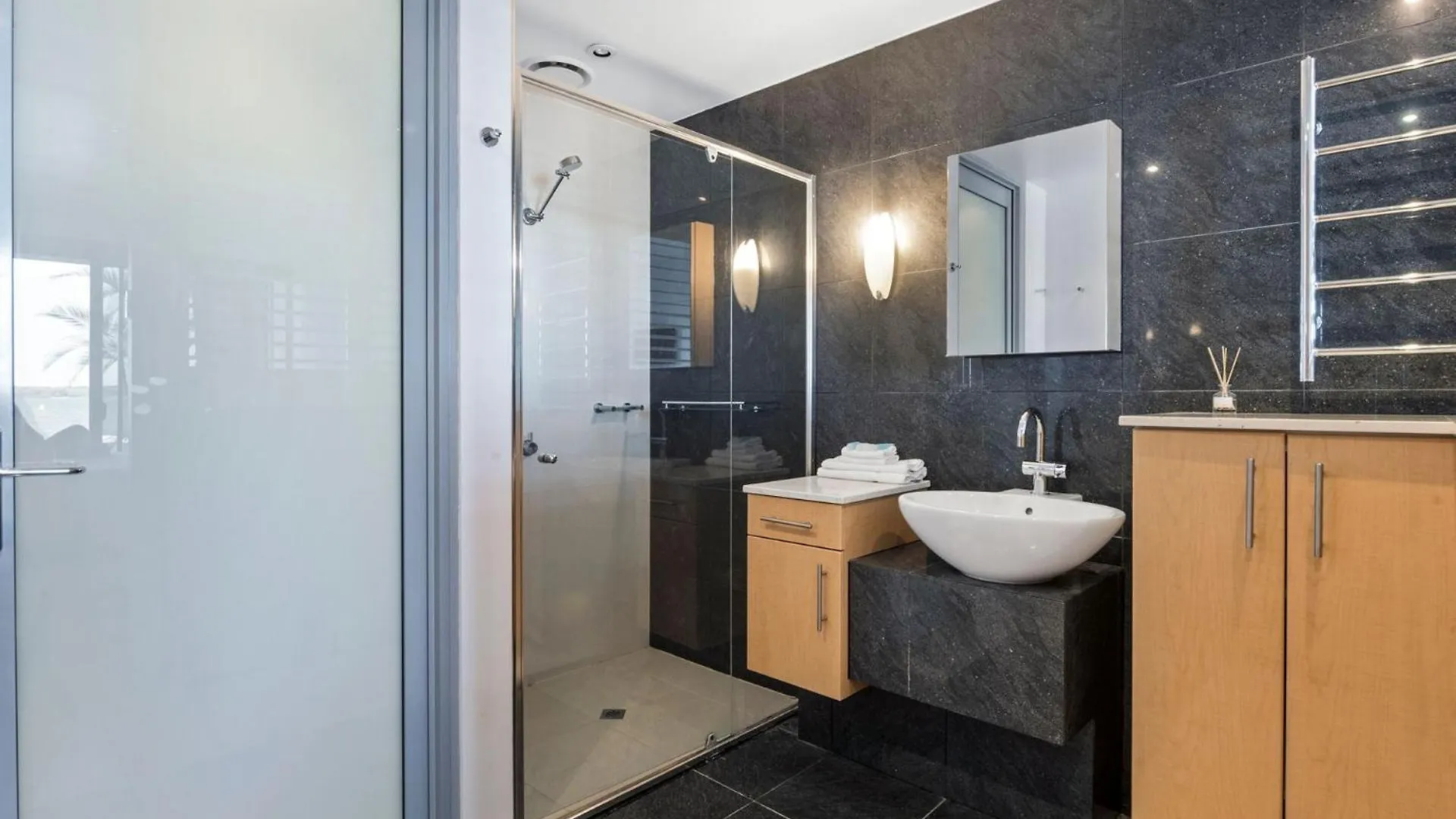 Waterfront Oasis In Runaway Bay - Coasthm * Gold Coast