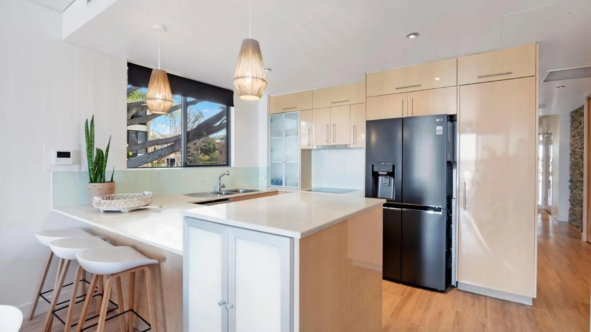 Apartment Waterfront Oasis In Runaway Bay - Coasthm *