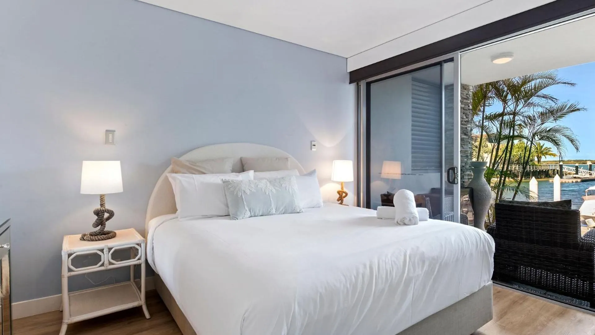 Waterfront Oasis In Runaway Bay - Coasthm * Gold Coast