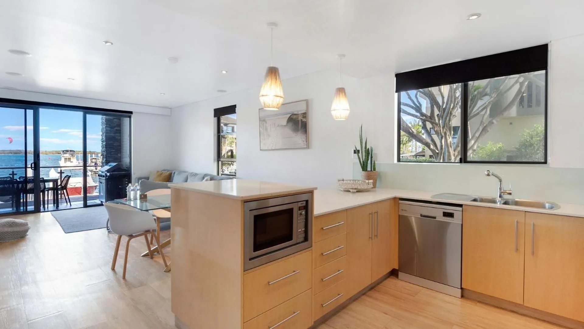 Apartment Waterfront Oasis In Runaway Bay - Coasthm Gold Coast
