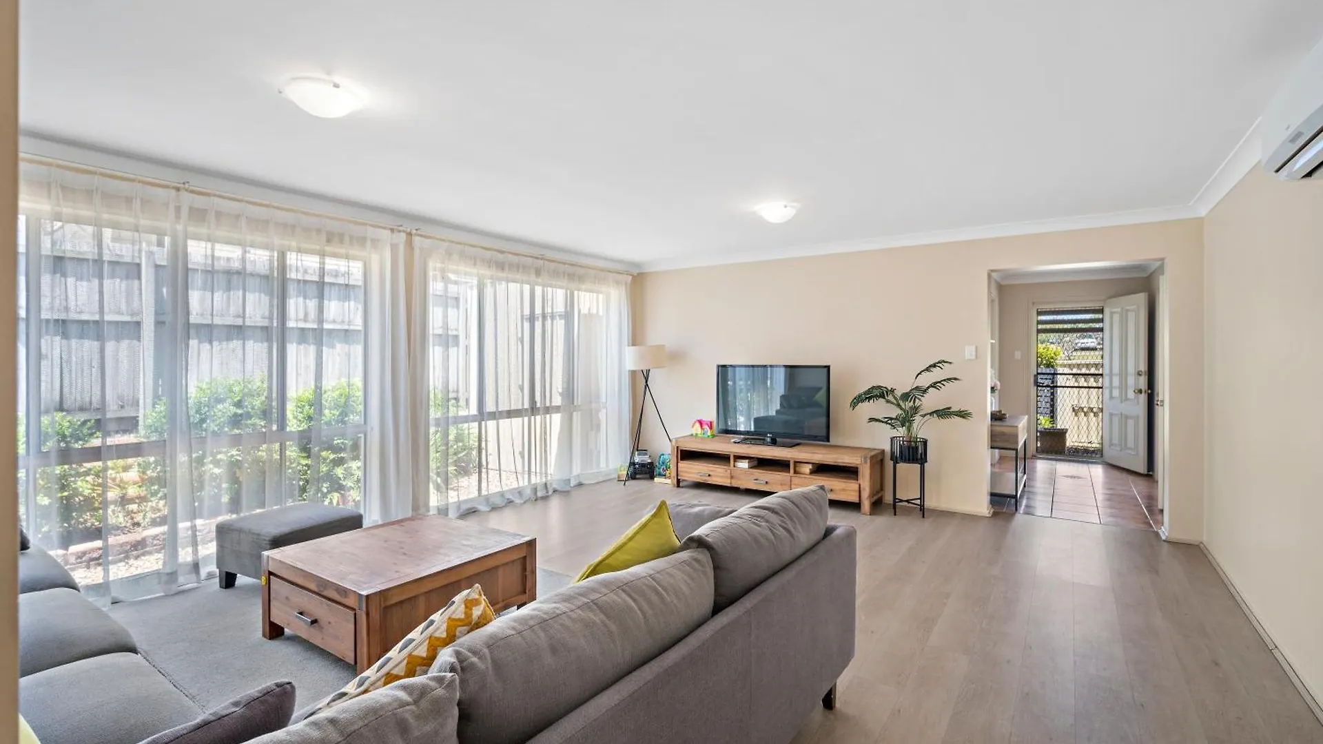 Family Friendly 4 Bedroom House Close To Parks Holiday home Gold Coast