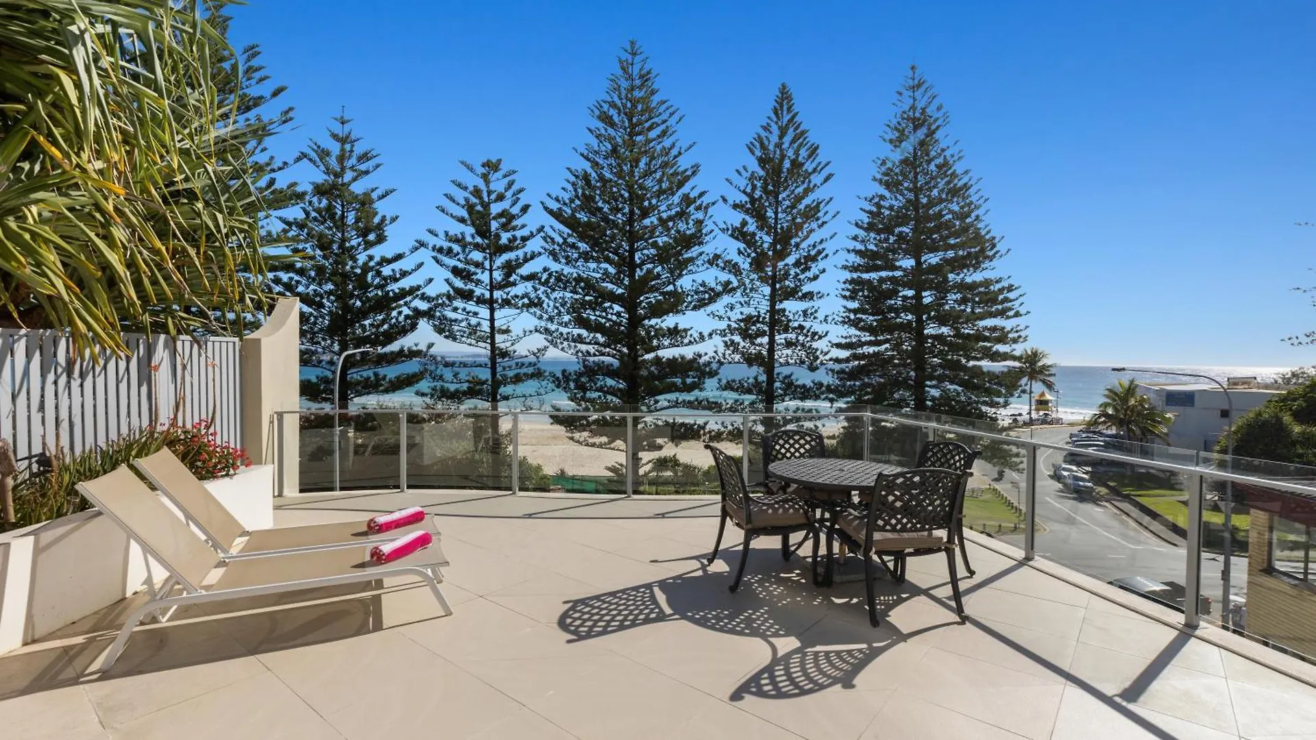 The Garland At Rainbow Bay Apartment