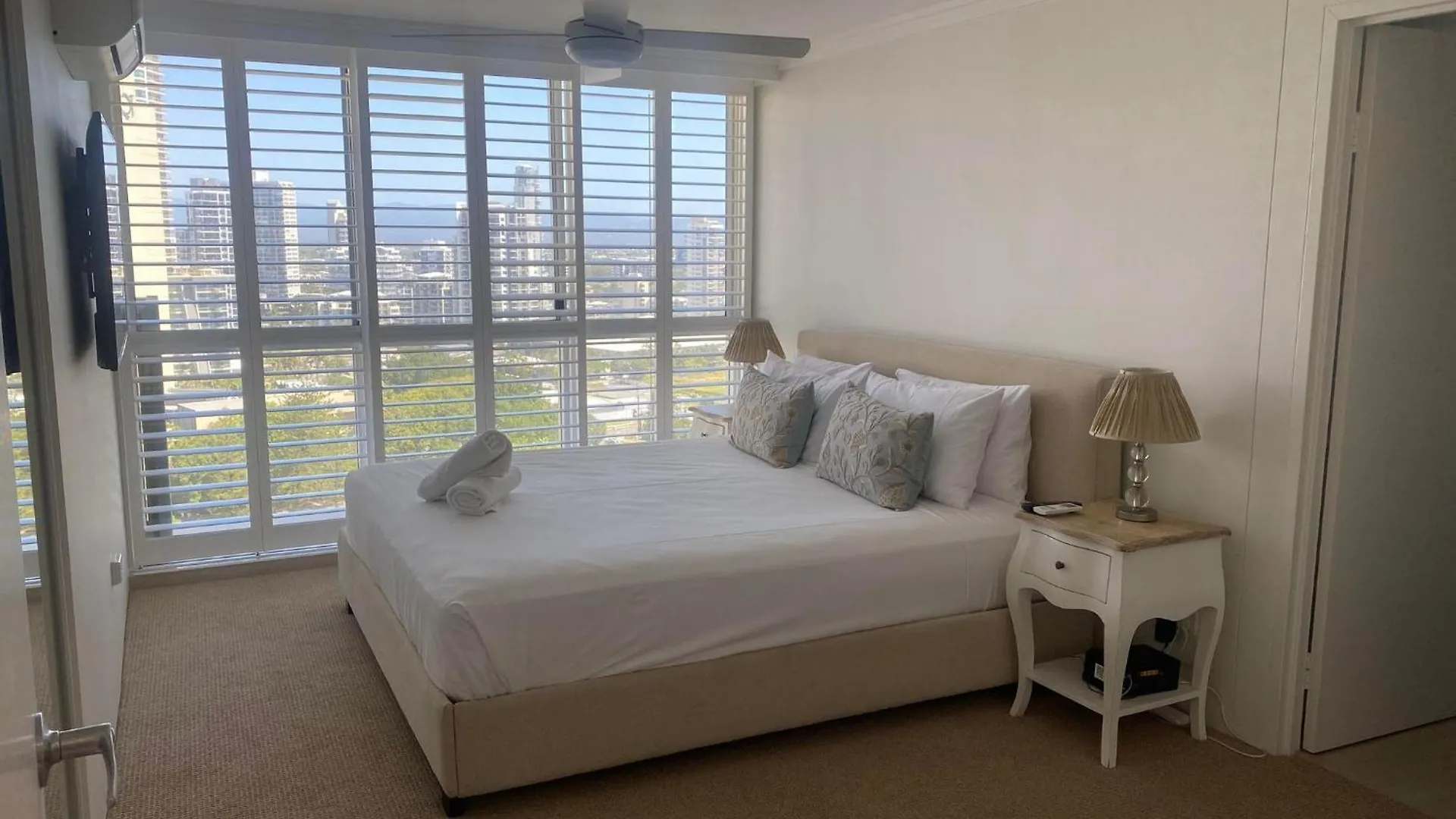 Aparthotel Hi Surf Beachfront 4*