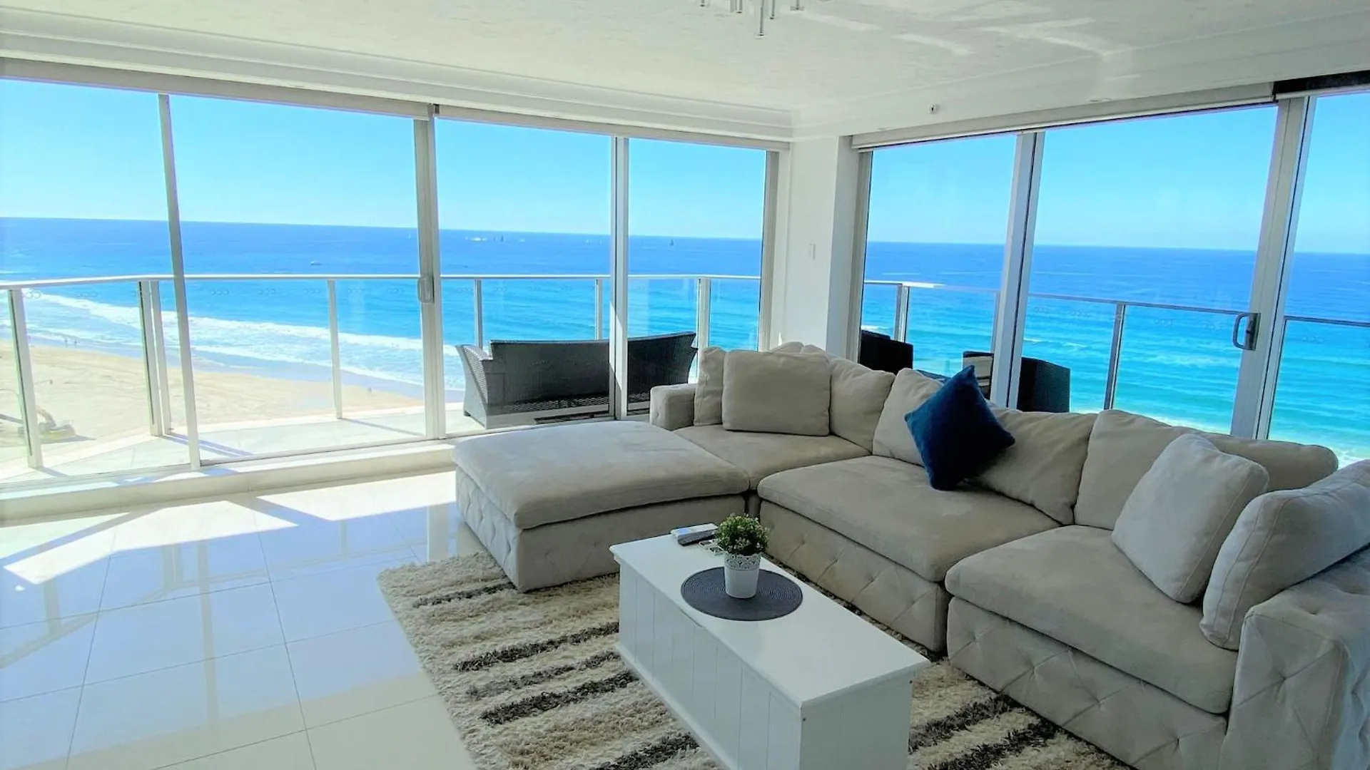 Aparthotel Hi Surf Beachfront