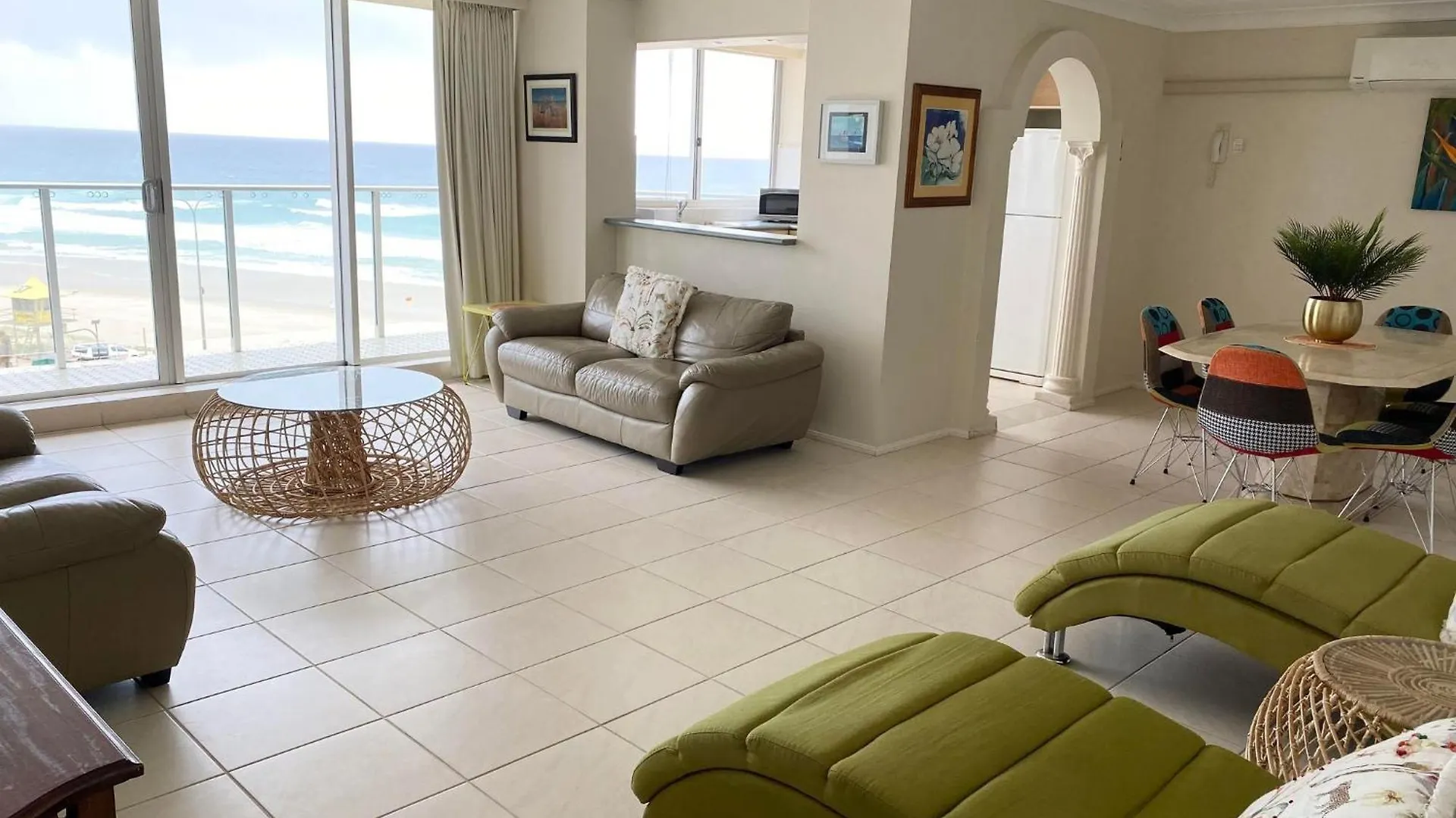 Hi Surf Beachfront Aparthotel Gold Coast