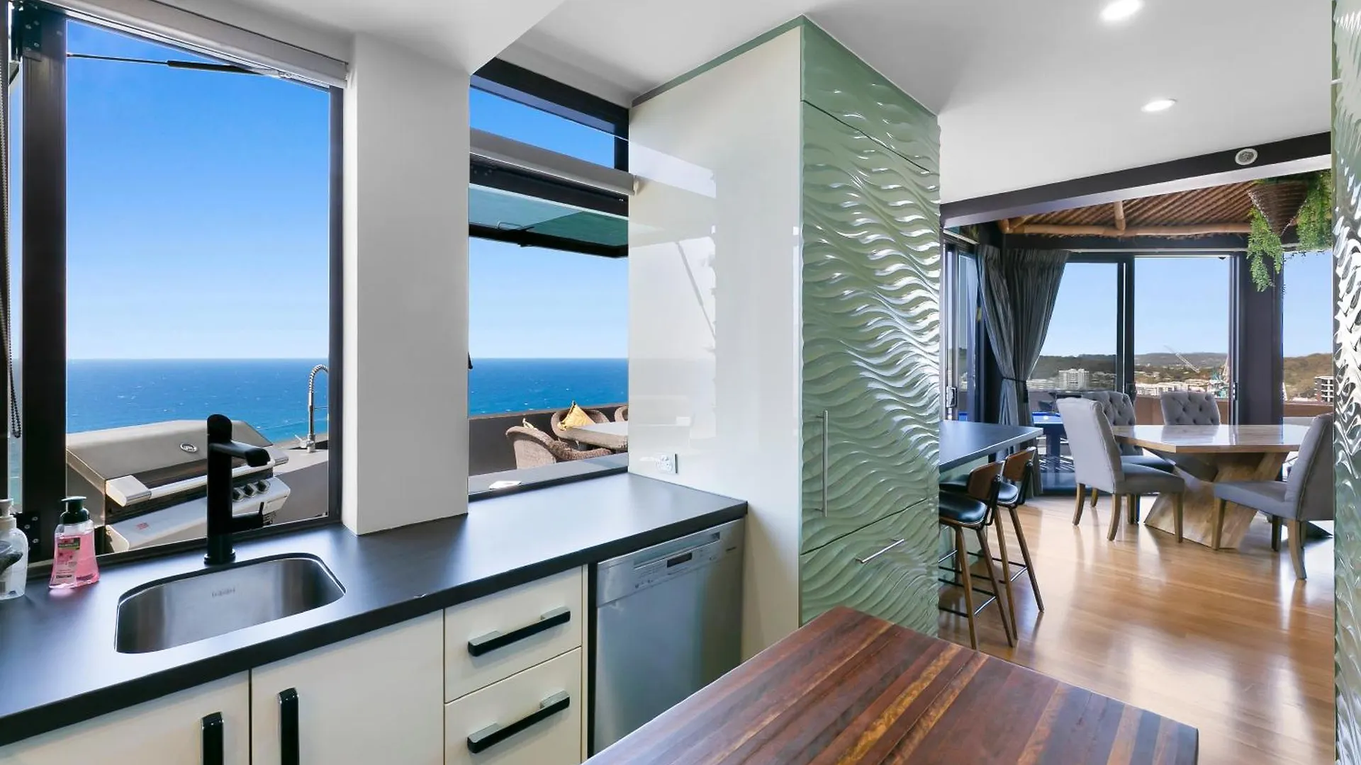 Burleigh Esplanade Aparthotel