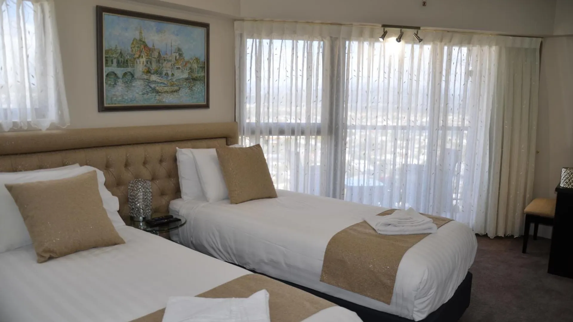 Burleigh Esplanade 4* Gold Coast