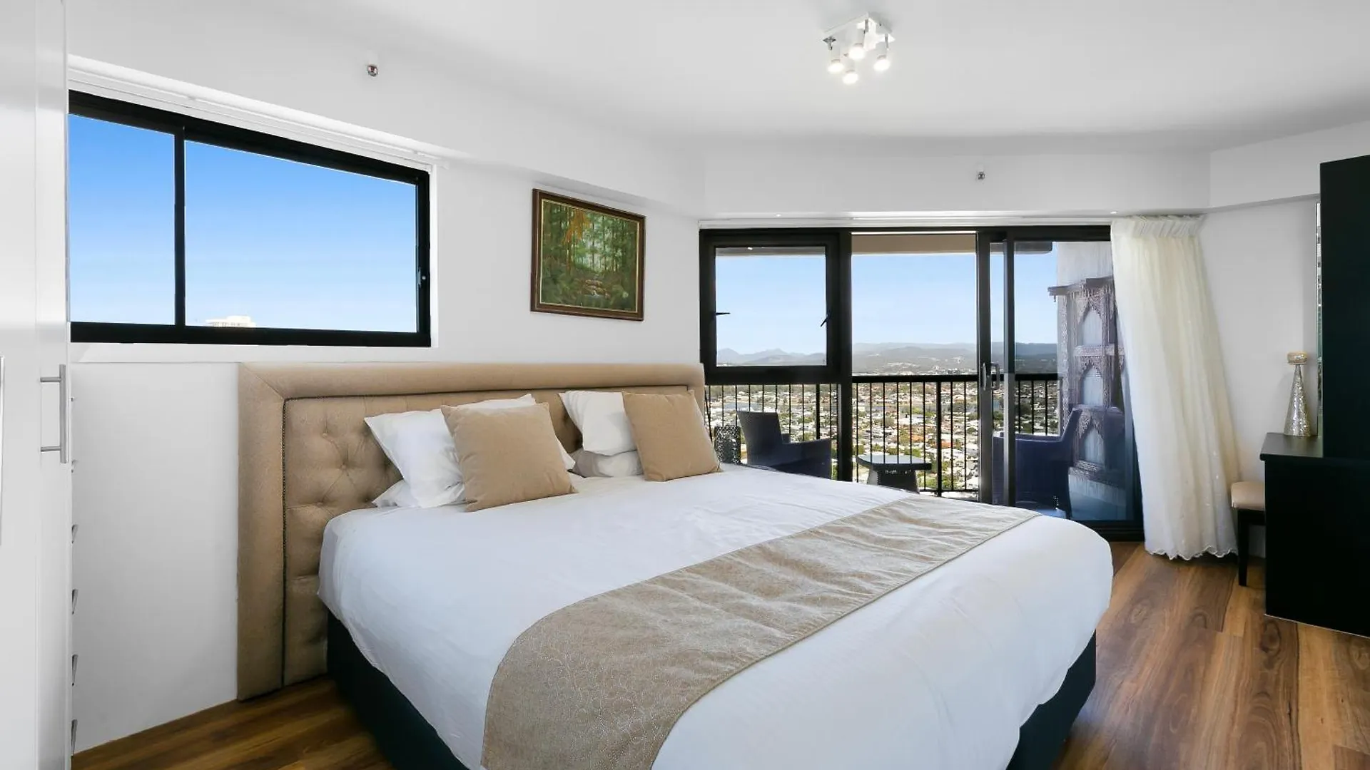 Aparthotel Burleigh Esplanade 4*