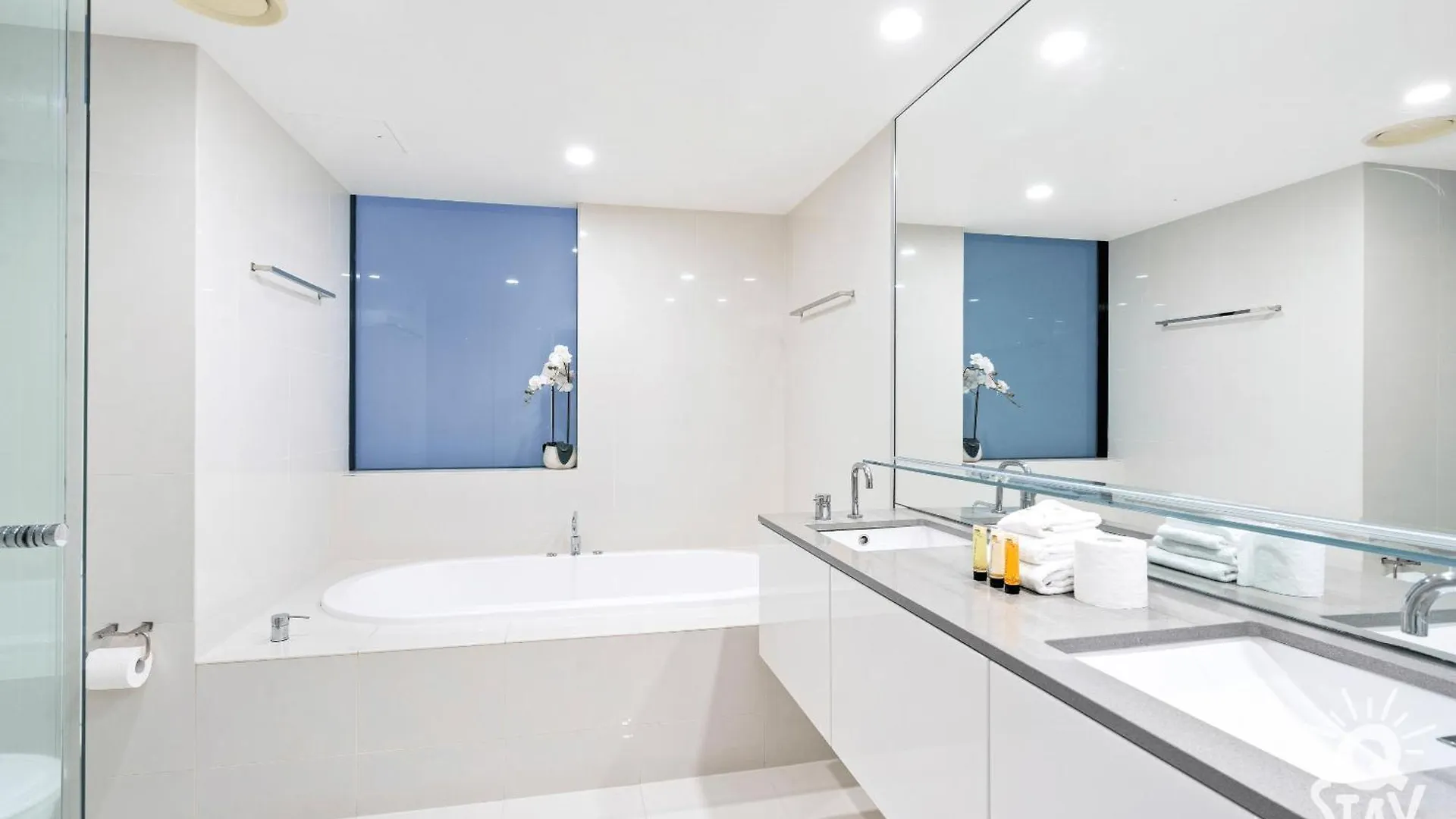 Spectacular Family Kids Free 3 Bedroom Ocean At Circle On Cavill - Q