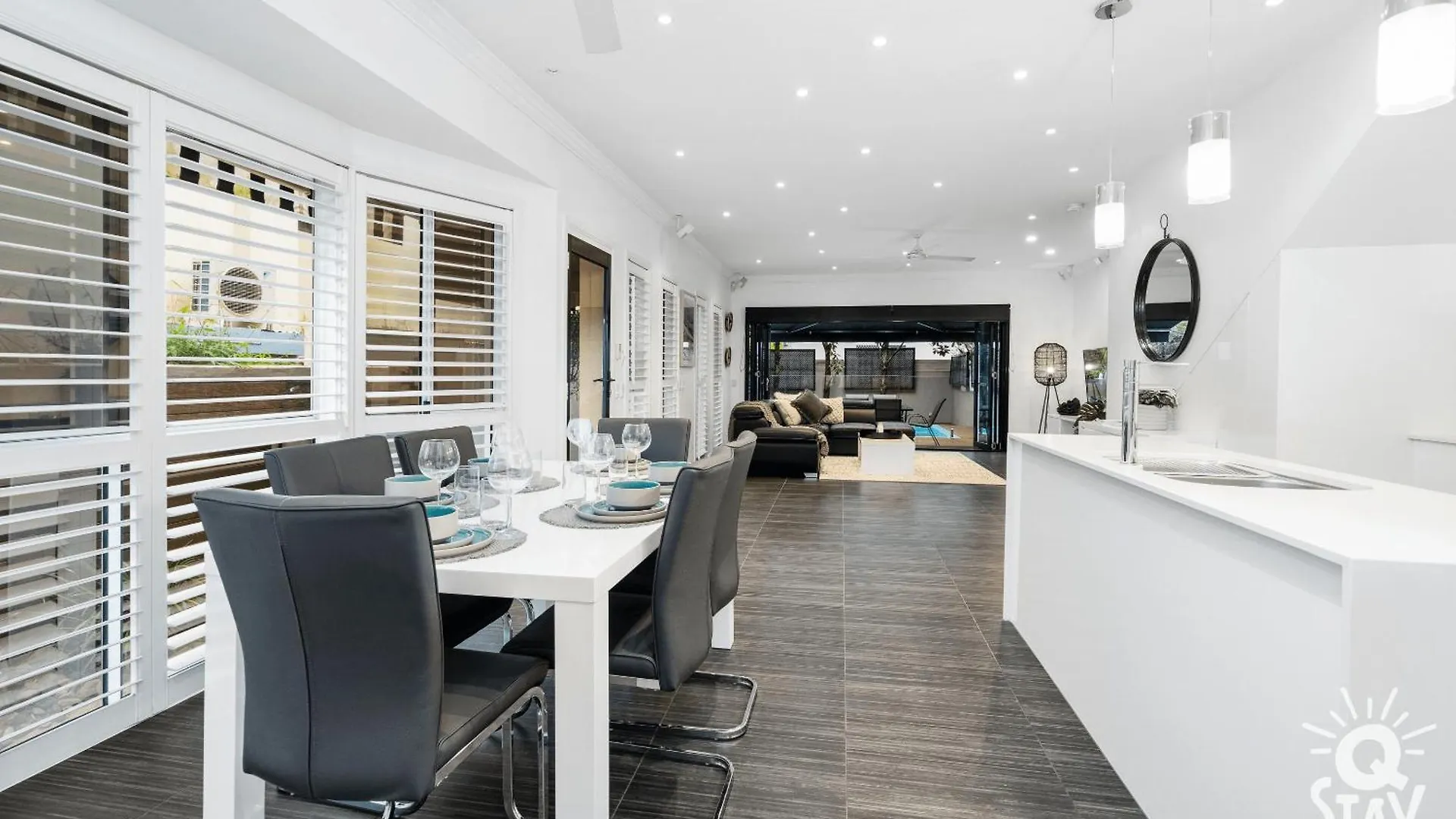 Villa 3 Bedroom Villa's In Surfers Paradise - Q