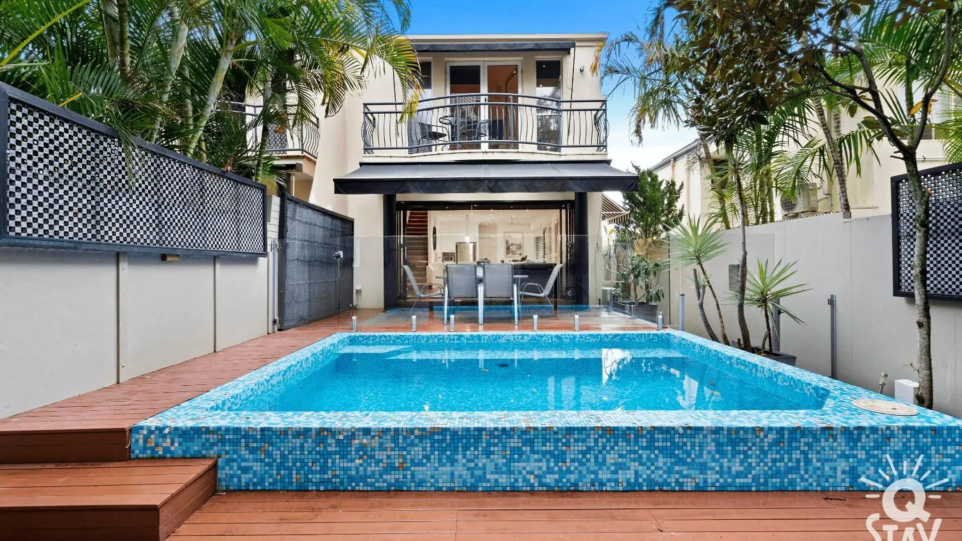 Villa 3 Bedroom Villa's In Surfers Paradise - Q