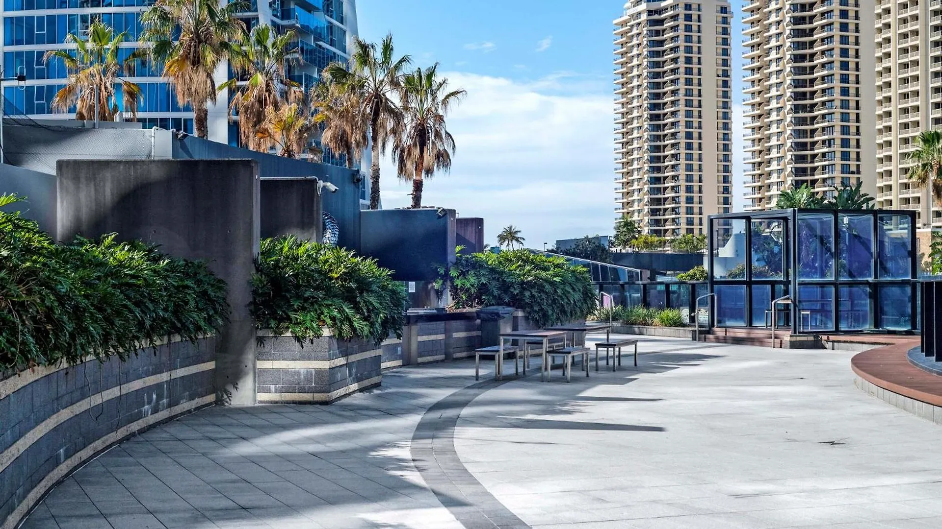 Converted Two Bedroom At Circle On Cavill - Self Contained, Privately Managed - Wow Apartment