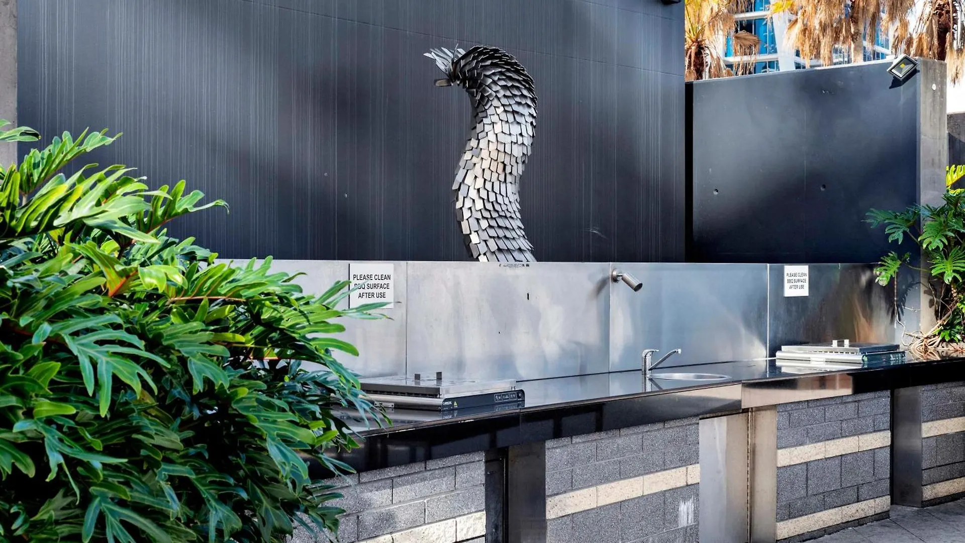 Apartment Converted Two Bedroom At Circle On Cavill - Self Contained, Privately Managed - Wow *