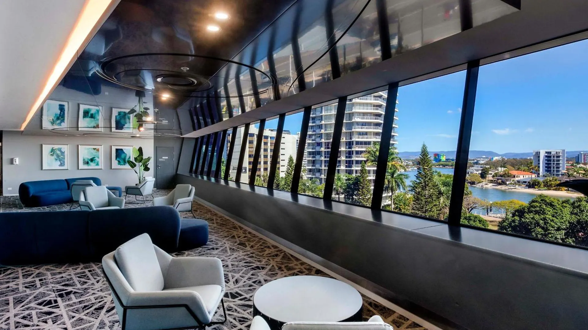 Hinterland View - Circle On Cavill - Self Contained, Privately Managed Apartment Gold Coast