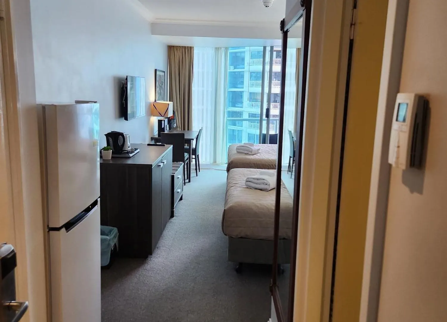 Surfers Ocean View. Large Fridge, Washing Machine, Wifi Gold Coast