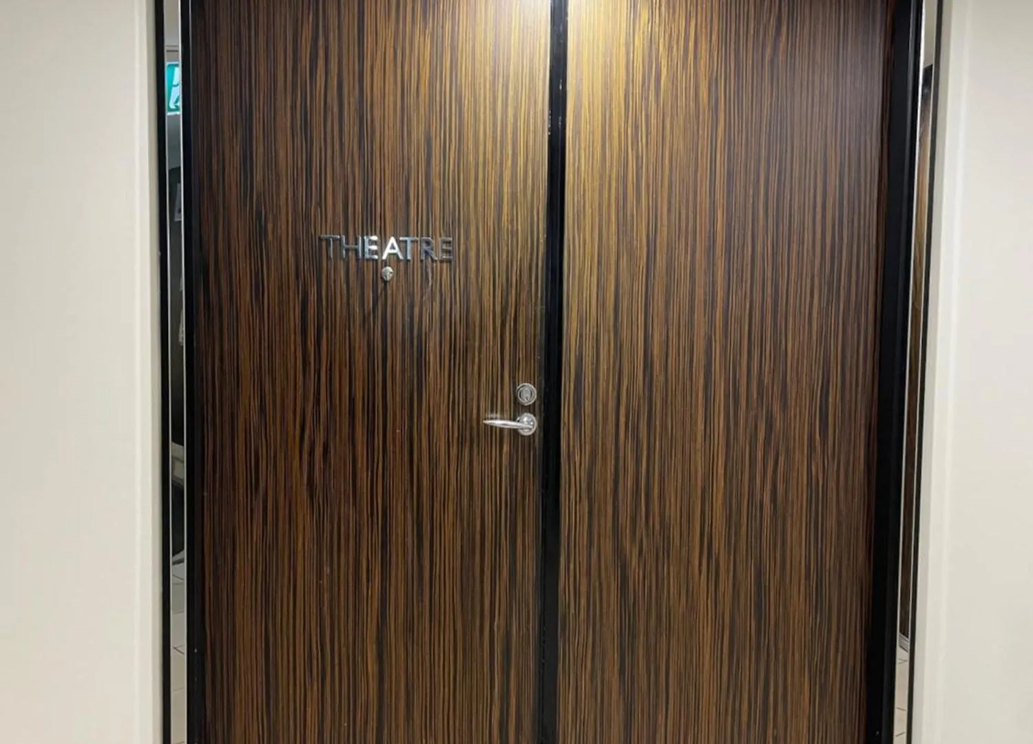 Milhaven At Chevron Renaissance Tower 아파트 *