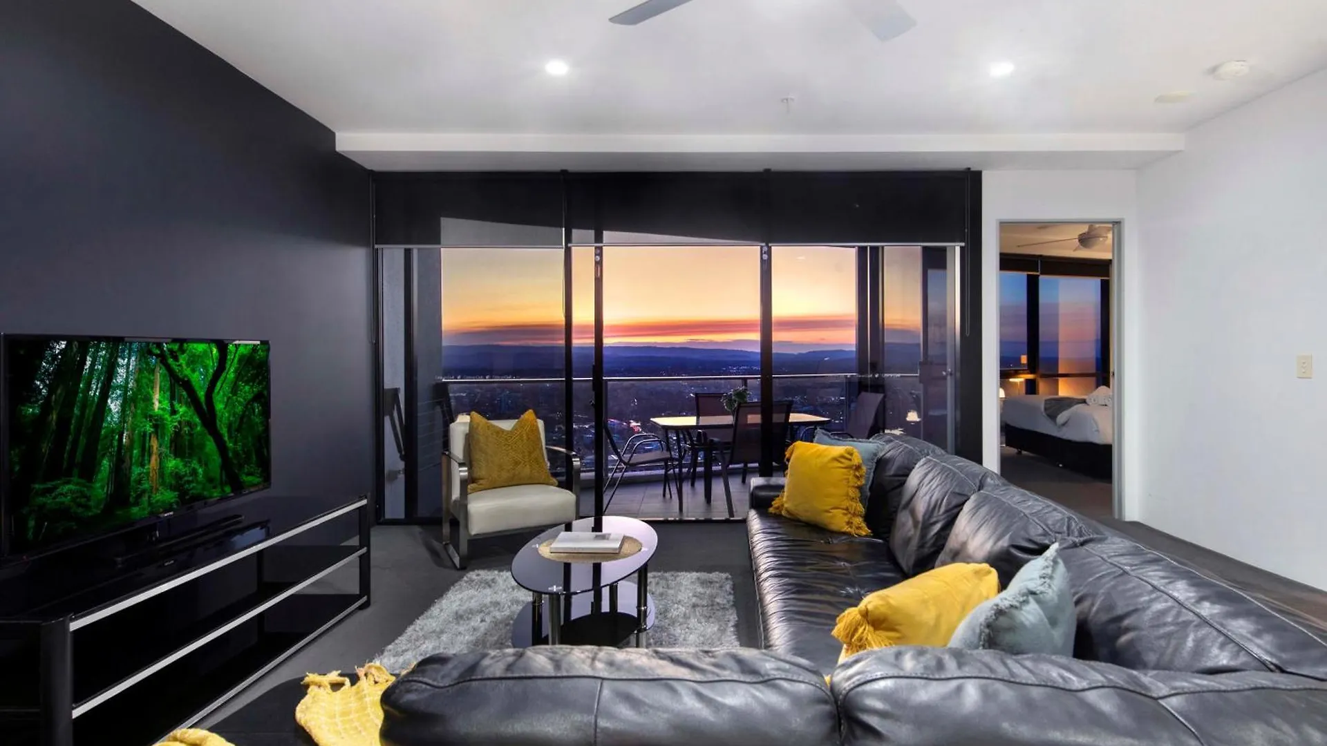 Two Bedroom Self Contained - Circle On Cavill - Privately Managed Gold Coast