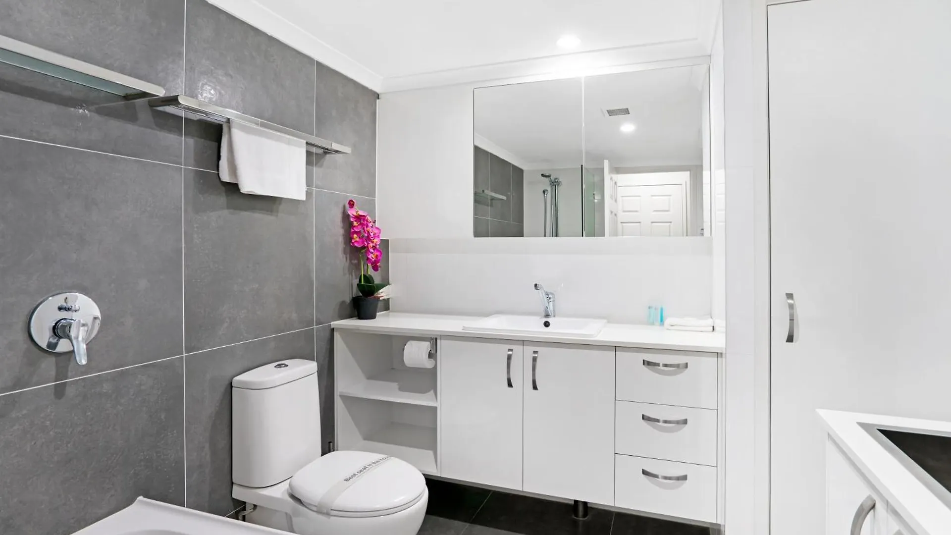 Oceanside Cove Aparthotel 4*