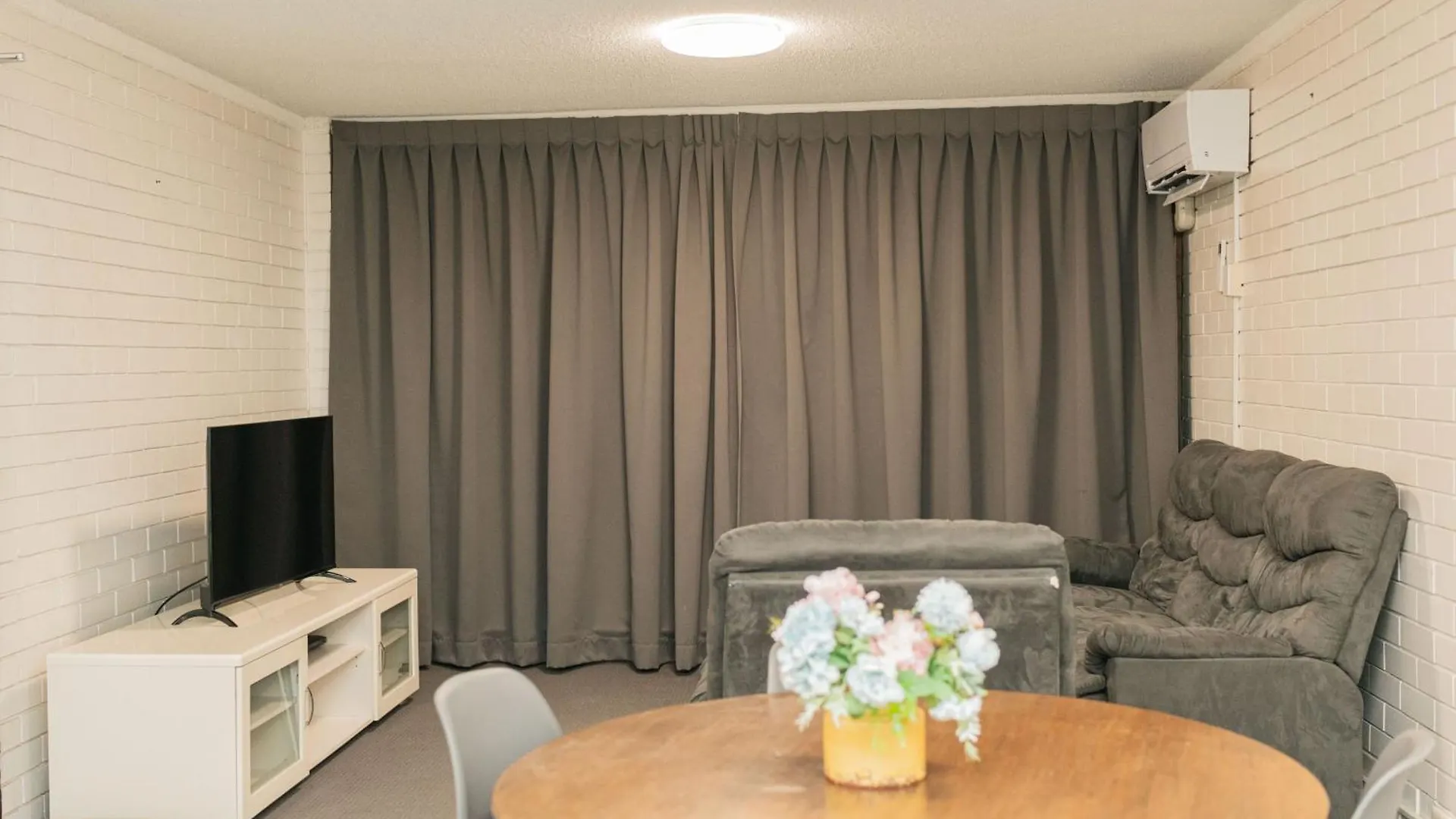 Trickett Gardens 3*