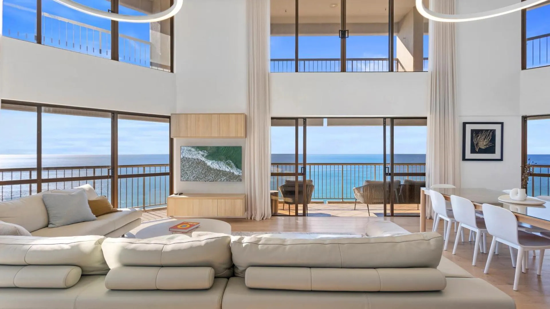 Burleigh Esplanade Aparthotel 4*