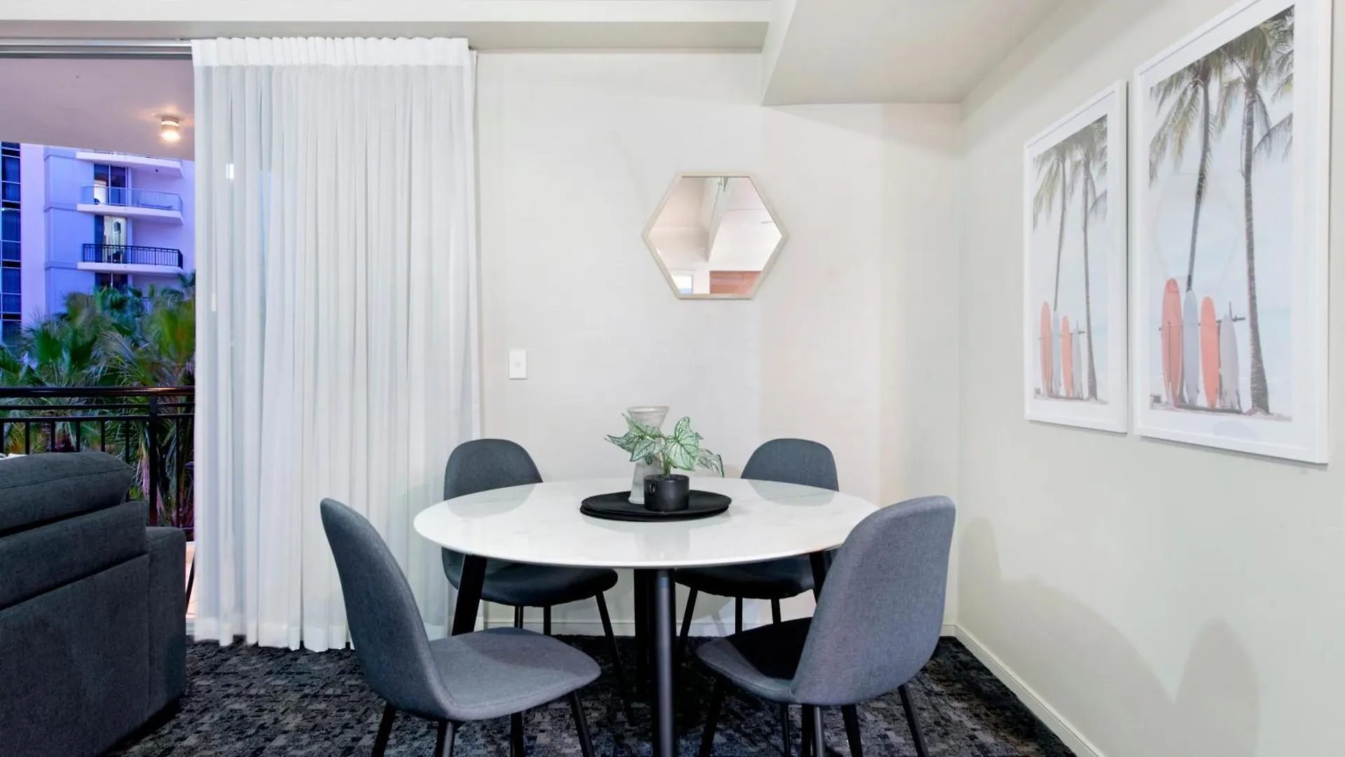 Chevron Renaissance - Self Contained & Privately Managed *