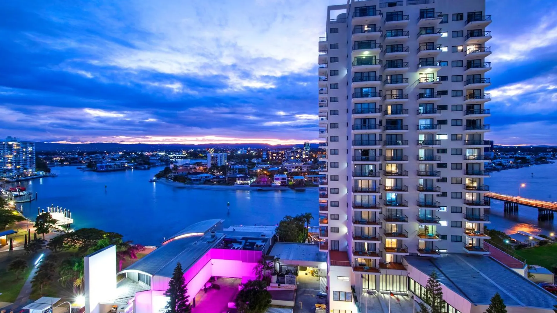 Chevron Renaissance - Self Contained & Privately Managed