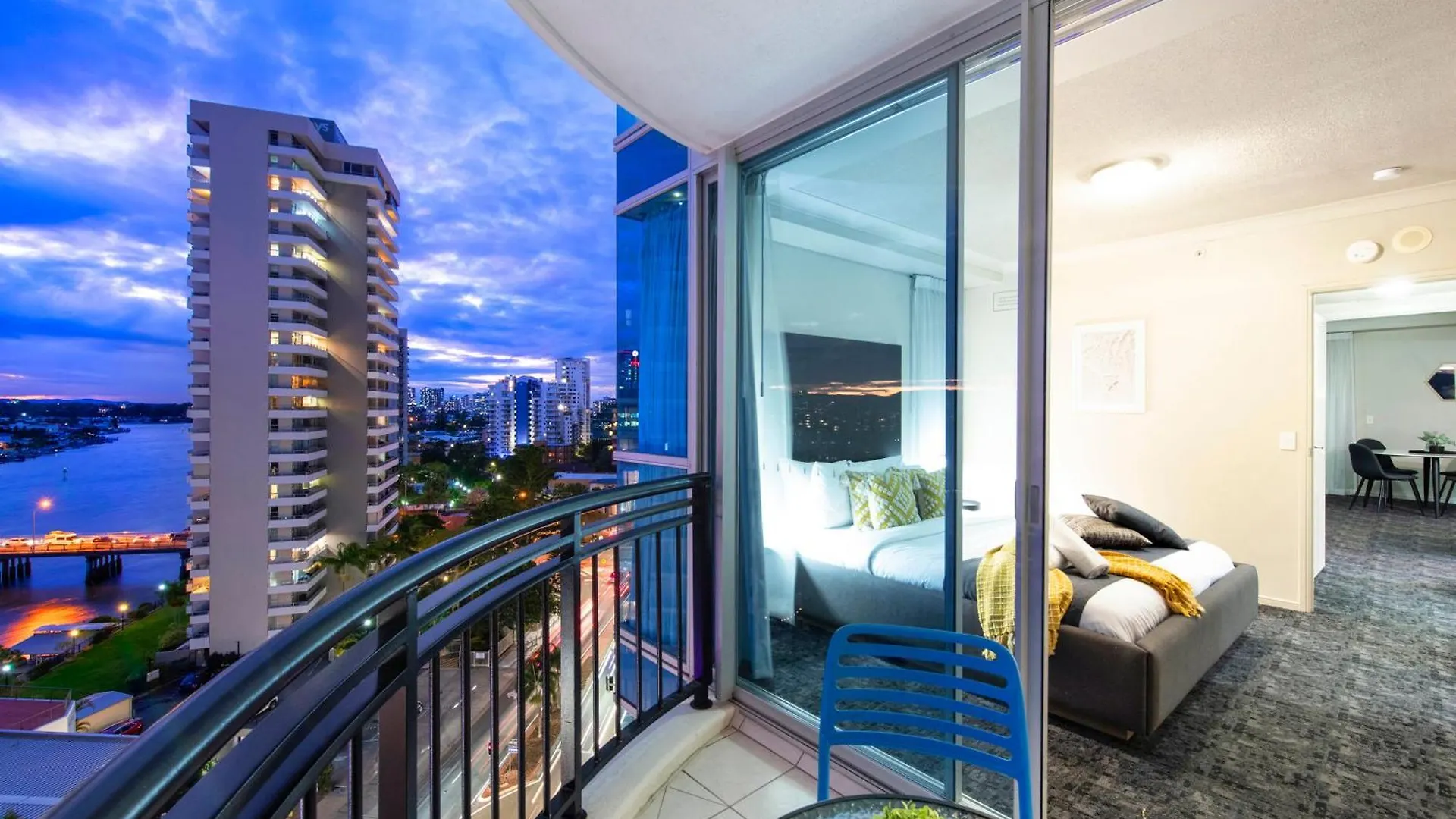 Apartment Chevron Renaissance - Self Contained & Privately Managed *