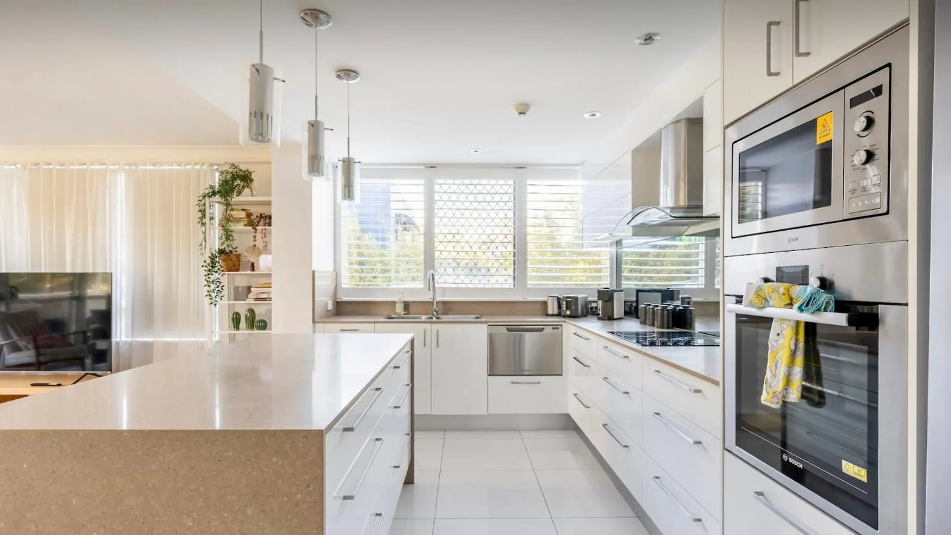 Beachside Beauty At Burleigh Pavilion! Apartment *